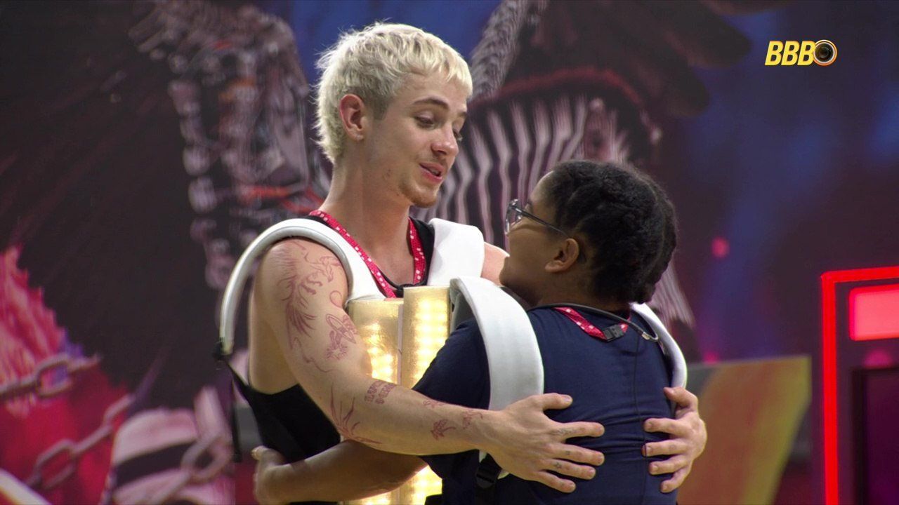 Milena e Juliano Floss cumprem o Castigo do Monstro Ligados. | Foto: Gshow