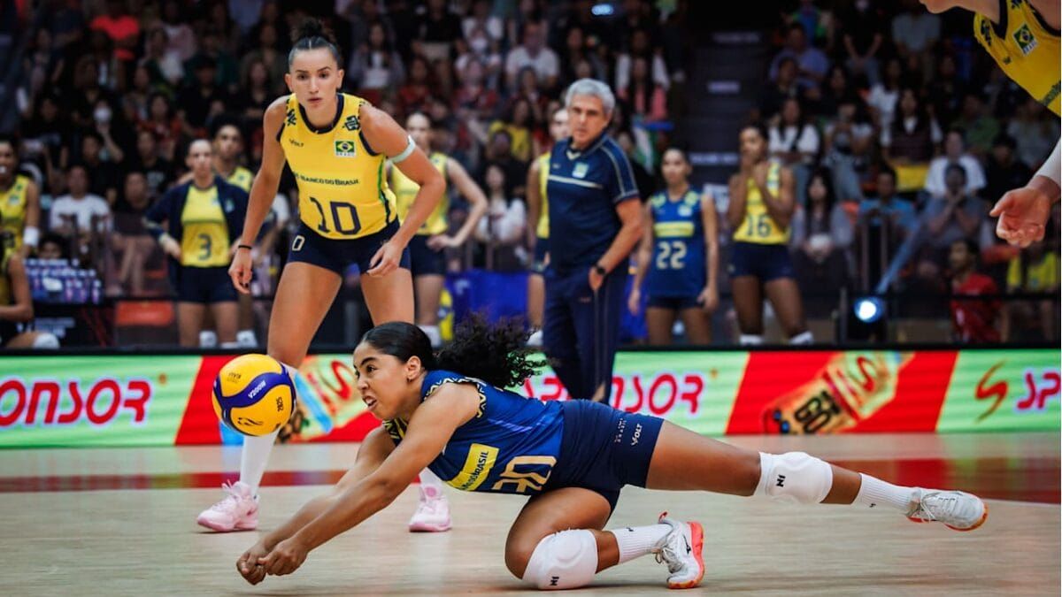 Brasil disputa bronze contra o Japão às 5h30 de domingo (7). Foto: Divulgação / FIVB