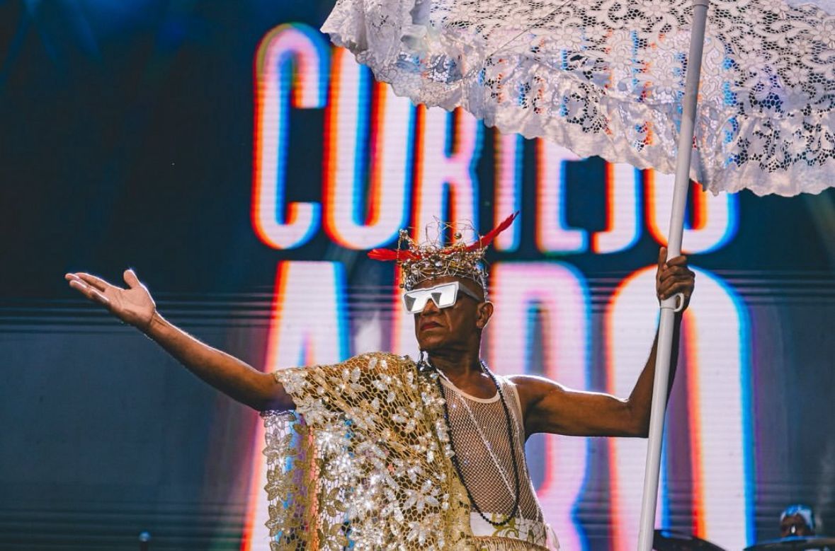 Durante um desfile, há cerca de 20 anos, o performer tomou um sombreiro das mãos de uma alegoreira e realizou uma série de movimentos. | Foto: Redes Sociais/Cortejo Afro
