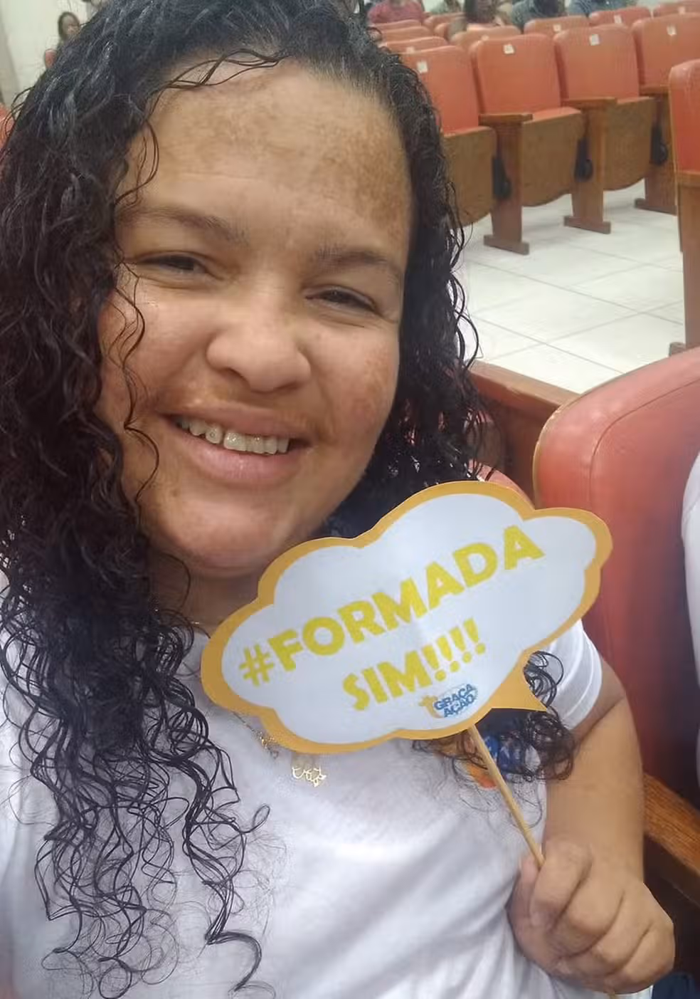 Aos 13 anos, Tha&iacute;s Barbosa deixou de frequentar a escola p&uacute;blica onde estudava na zona norte do Rio de Janeiro. | Foto Arquivo Pessoal