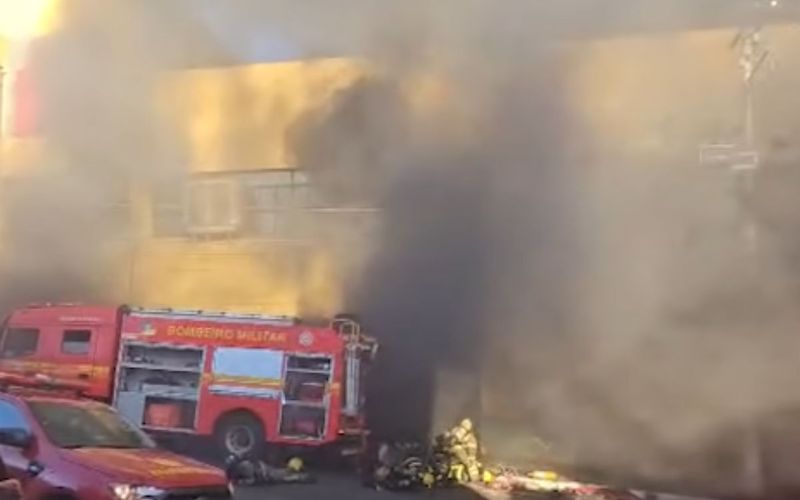 A atua&ccedil;&atilde;o conjunta de bombeiros brasileiros e uruguaios &eacute; comum em Santana do Livramento, cidade de fronteira que mant&eacute;m coopera&ccedil;&atilde;o operacional entre os dois pa&iacute;ses/Foto: Reprodu&ccedil;&atilde;o