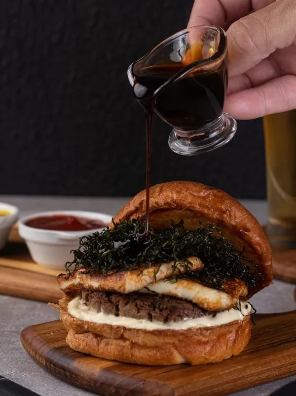 Come&ccedil;a, nesta quinta-feira (27), a 4&ordf; edi&ccedil;&atilde;o da&nbsp;Salvador Burger Gourmet by Restaurant Week, que re&uacute;ne mais de 40 hamburguerias e restaurantes selecionados da capital baiana. | Foto: Divulga&ccedil;&atilde;o/Maud