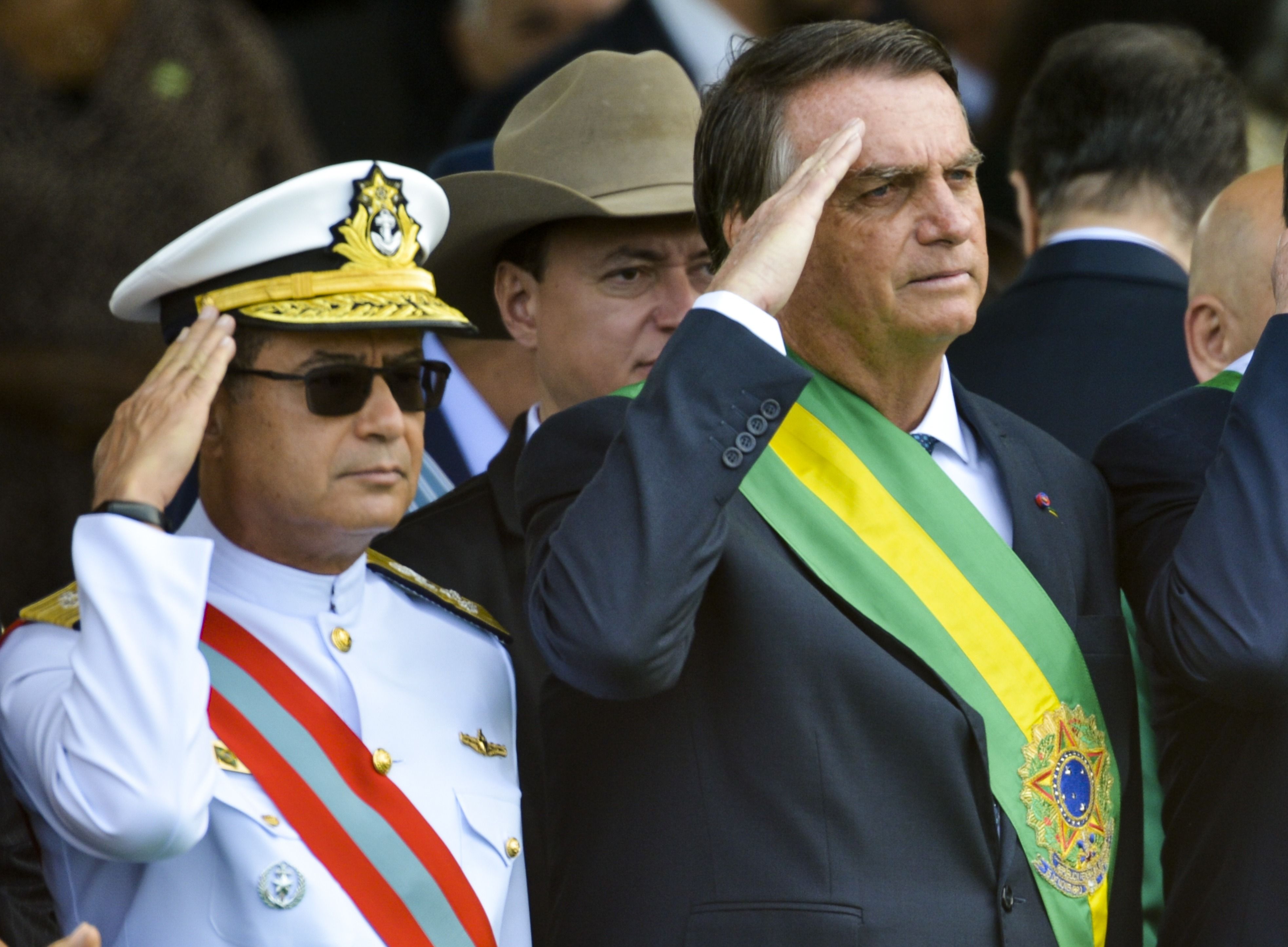 Ex-comandante da Marinha na Bahia, Almir Garnier ao lado do ex-presidente Jair Bolsonaro (PL) | Foto: Marcelo Camargo/Agência Brasil