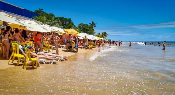 Praia em Porto Seguro, turistas aproveitam o mar sem taxa   Foto   Prefeitura De  Porto Seguro