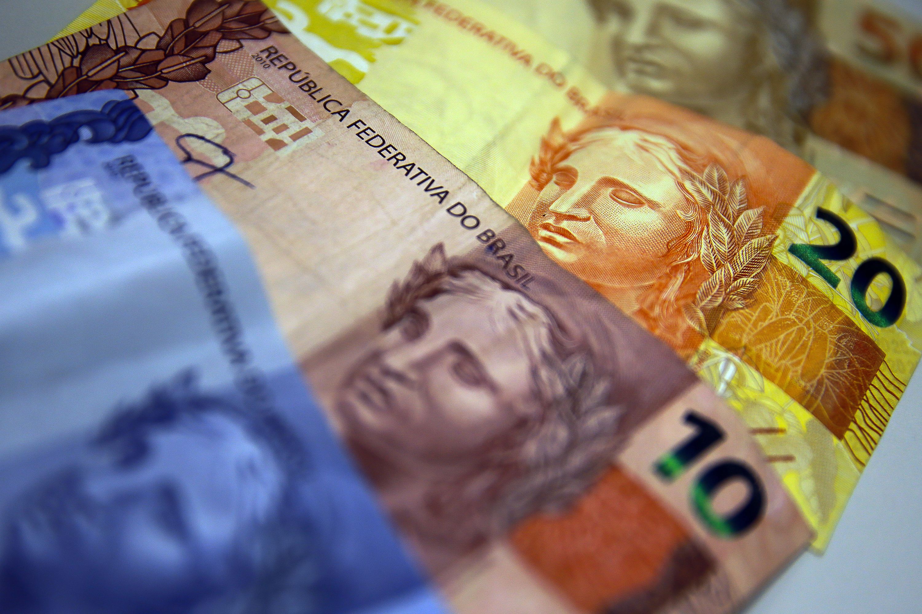 Apesar de j&aacute; estar valendo, o pagamento com o novo valor come&ccedil;ar&aacute; a ser feito a partir de fevereiro. | Foto: Marcello Casal Jr/Ag&ecirc;ncia Brasil