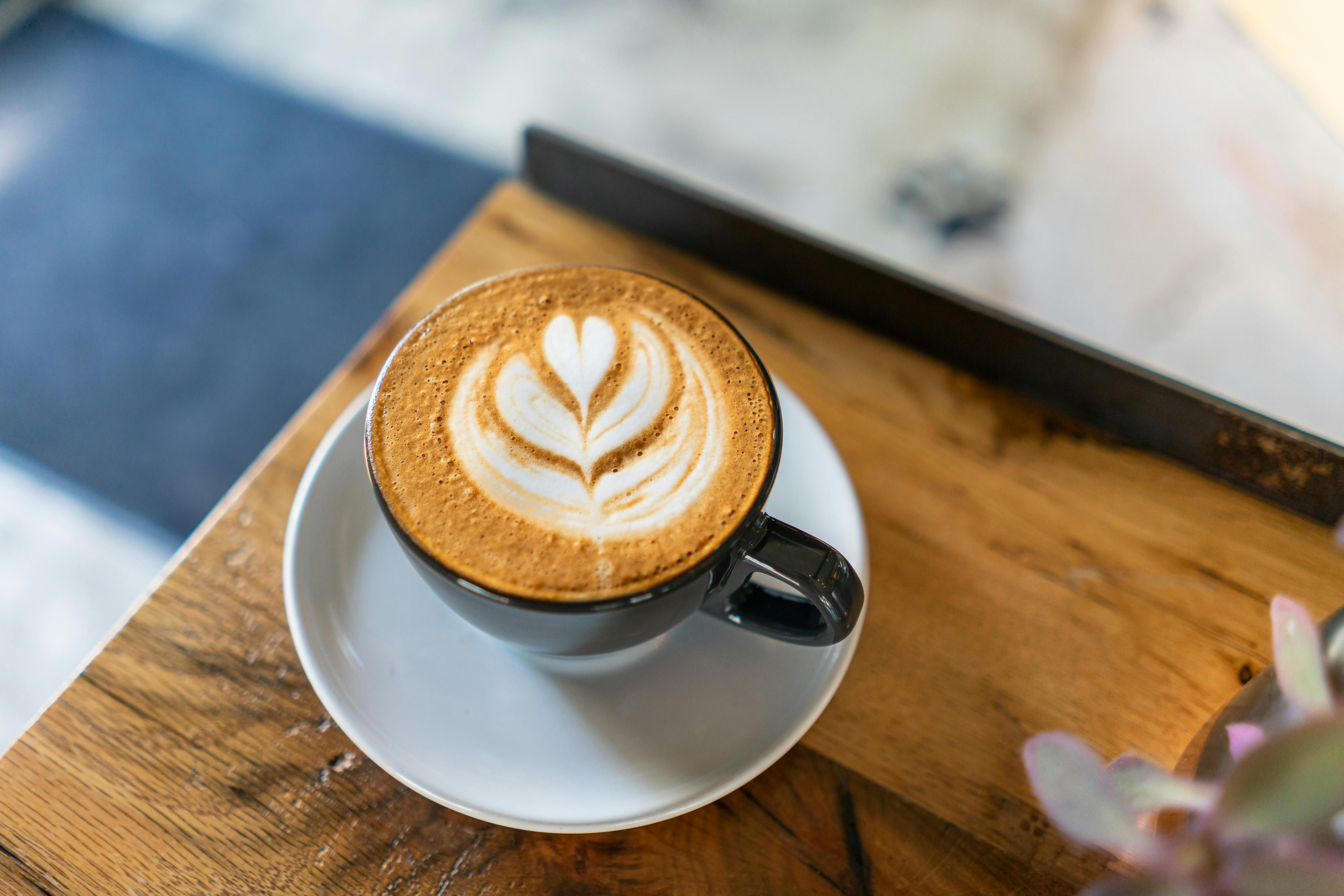 Pesquisadores da China identificaram que o consumo equilibrado de água, café e chá está associado a um menor risco de morte. | Foto: Ilustrativa/Pexels