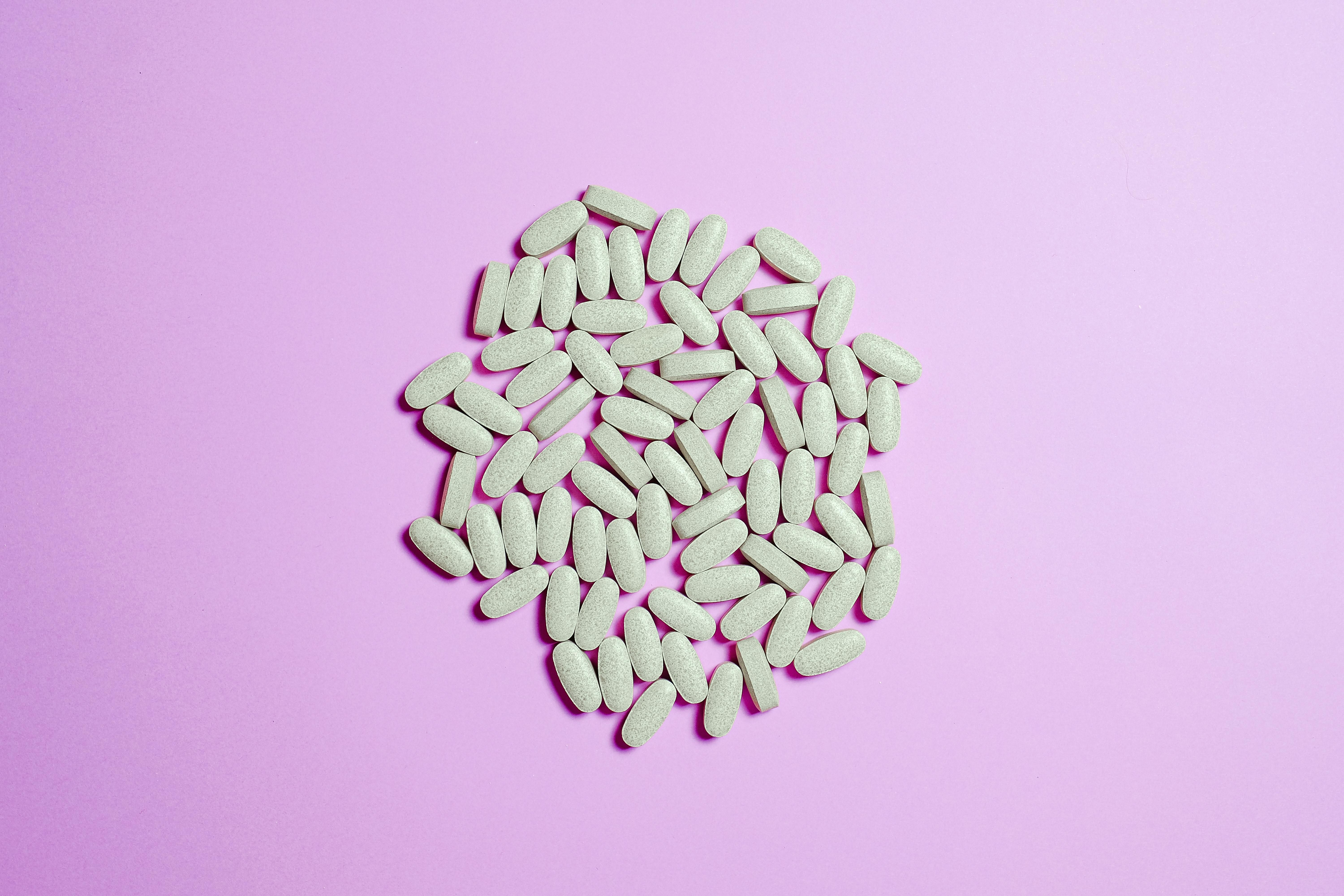 Especialistas alertam que o consumo sem indicação médica pode representar riscos à saúde. | Foto: Ilustrativa/Pexels