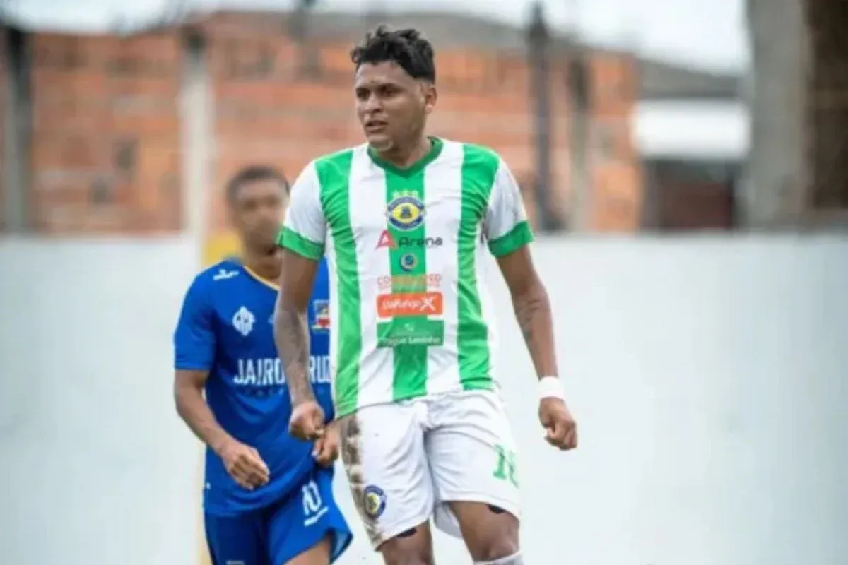 O jogador de futebol Ravelly Santos de Souza, atleta do Ipiaú, foi morto a tiros durante a madrugada desta quinta-feira (4). | Foto: Redes Sociais