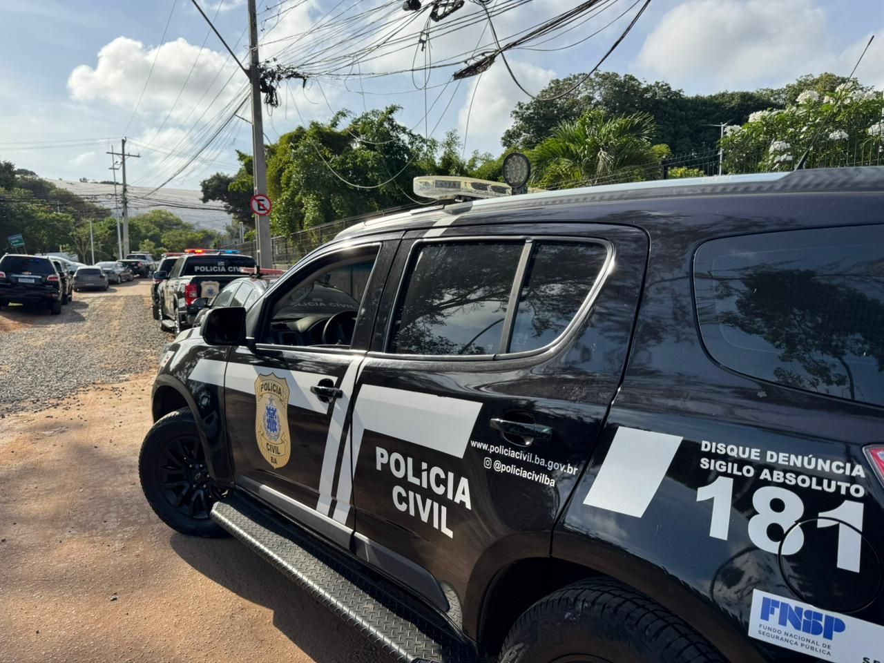 Segundo as investiga&ccedil;&otilde;es, parte dos suspeitos estava armada e rendeu o vigilante do col&eacute;gio. | Foto: Divulga&ccedil;&atilde;o/ASCOM PCBA