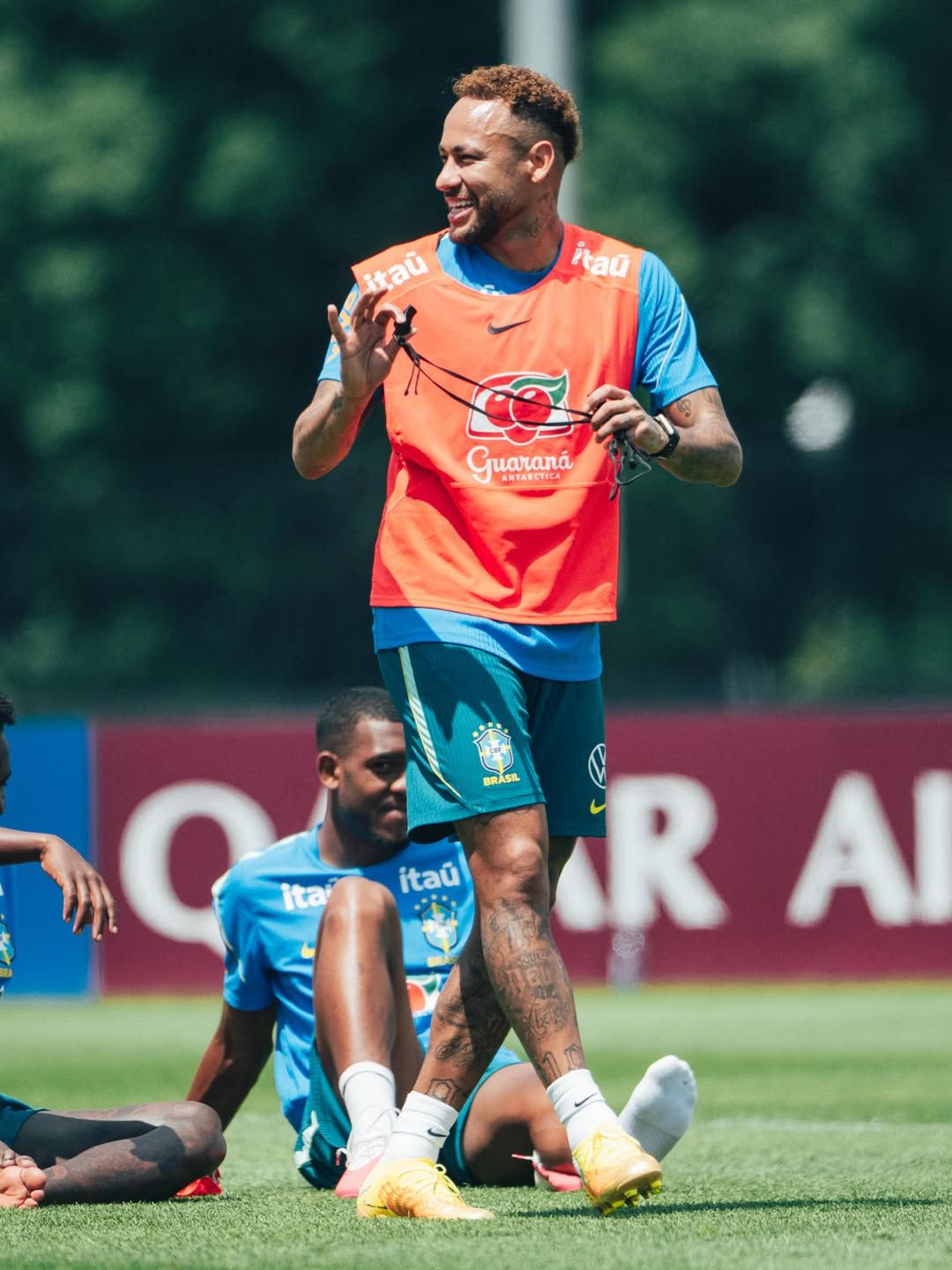 J&aacute; recuperado de uma les&atilde;o na panturrilha direita, Neymar participou, nesta segunda-feira (22), de mais um treinamento para a Copa do Mundo 2026. | Foto: Redes Sociais