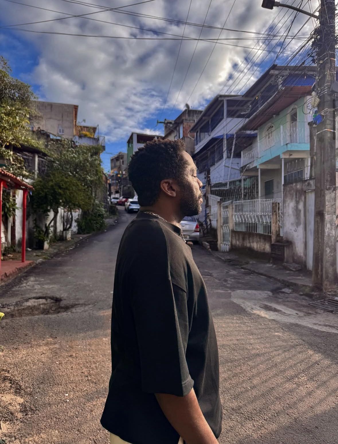 Lázaro contou que a mãe era alvo de maus-tratos. | Foto: Redes Sociais