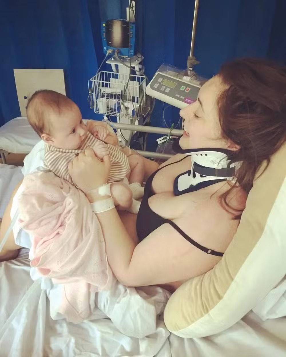 A brit&acirc;nica Hayley Black, de 36 anos, precisou ser hospitalizada ap&oacute;s quebrar o pesco&ccedil;o ao dar um forte bocejo pela manh&atilde;. | Foto: Redes Sociais