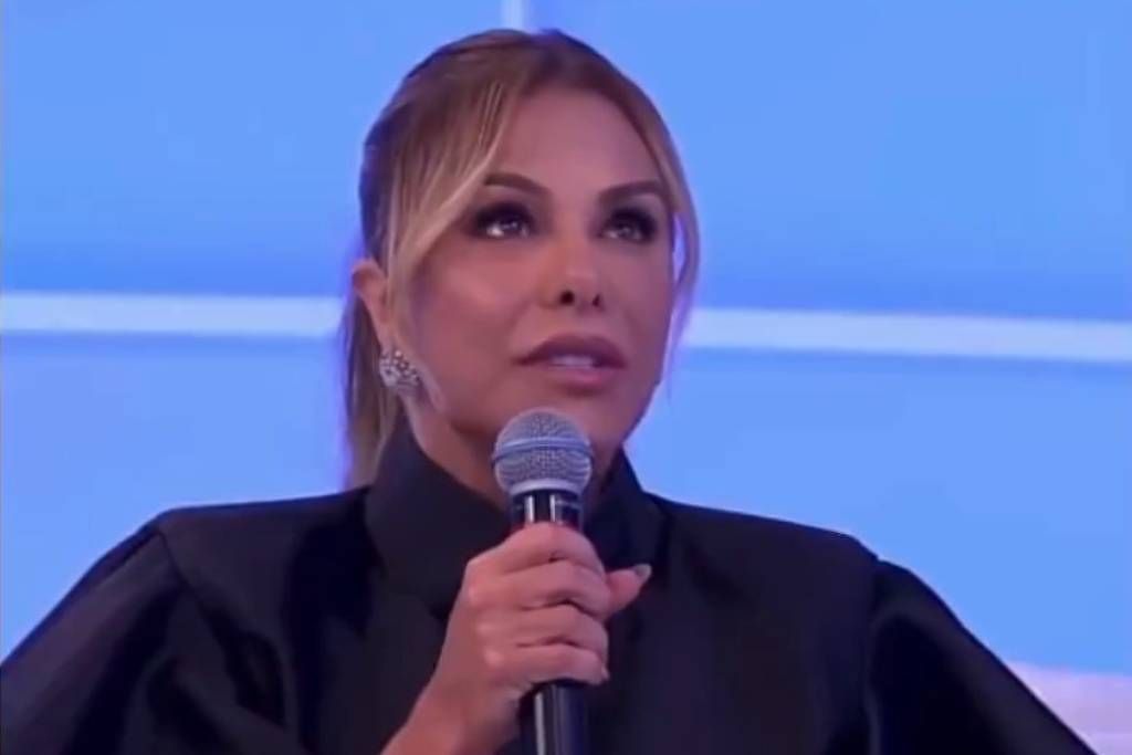 Poliana Rocha em entrevista a Daniela Albuquerque. Foto: Reprodução / RedeTV