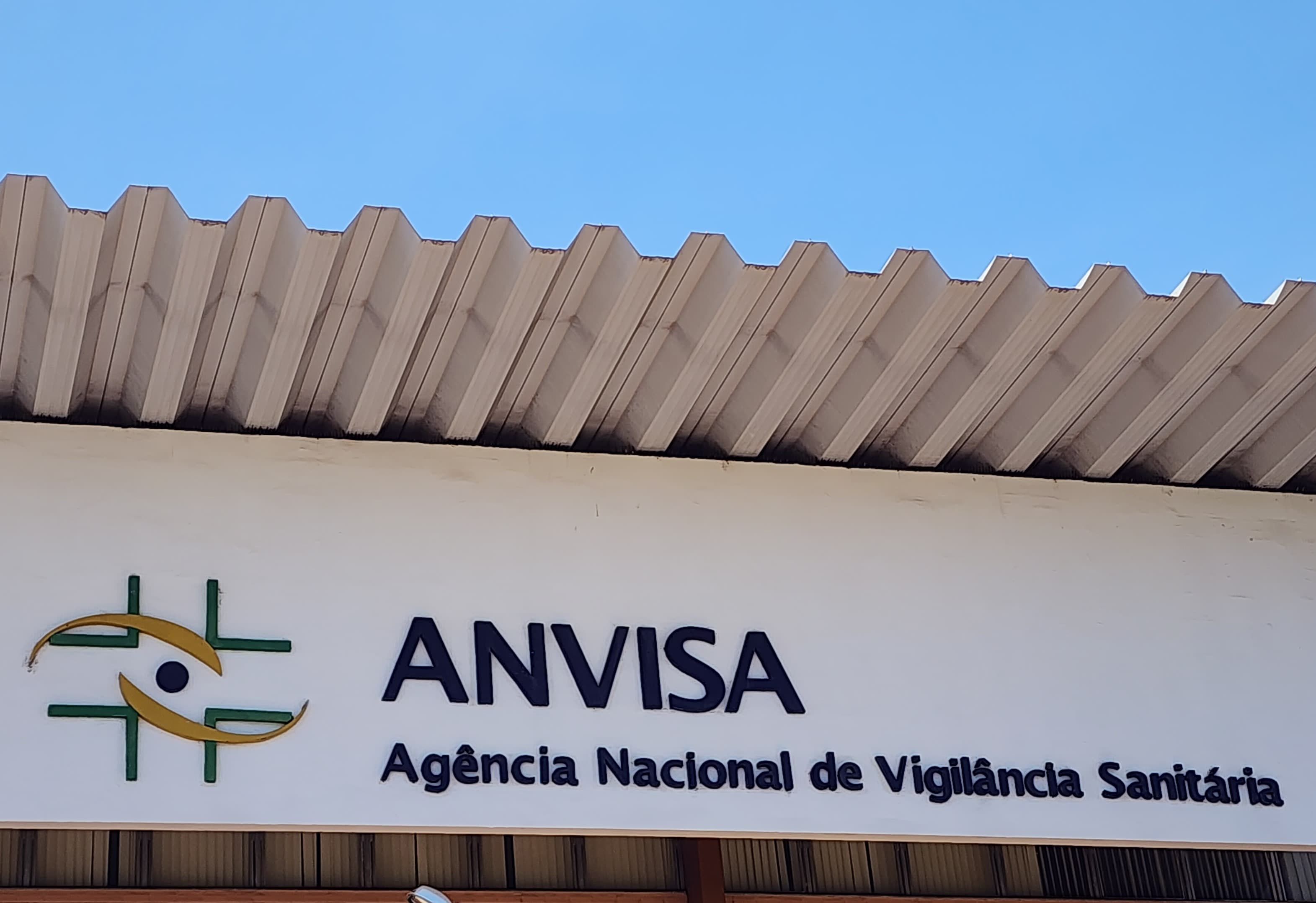 Segundo a Anvisa, o lote apresentou coloração amarelada após aspiração. | Foto: Rafa Neddermeyer/Agência Brasil