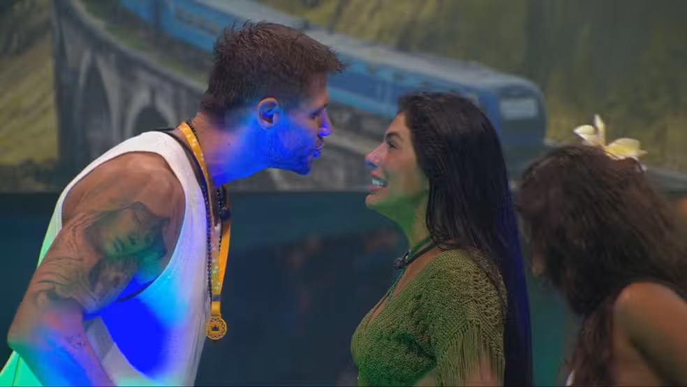 Os dois dan&ccedil;aram colados na madrugada desta quinta-feira (26), enquanto cantarolavam a m&uacute;sica. | Foto: Gshow