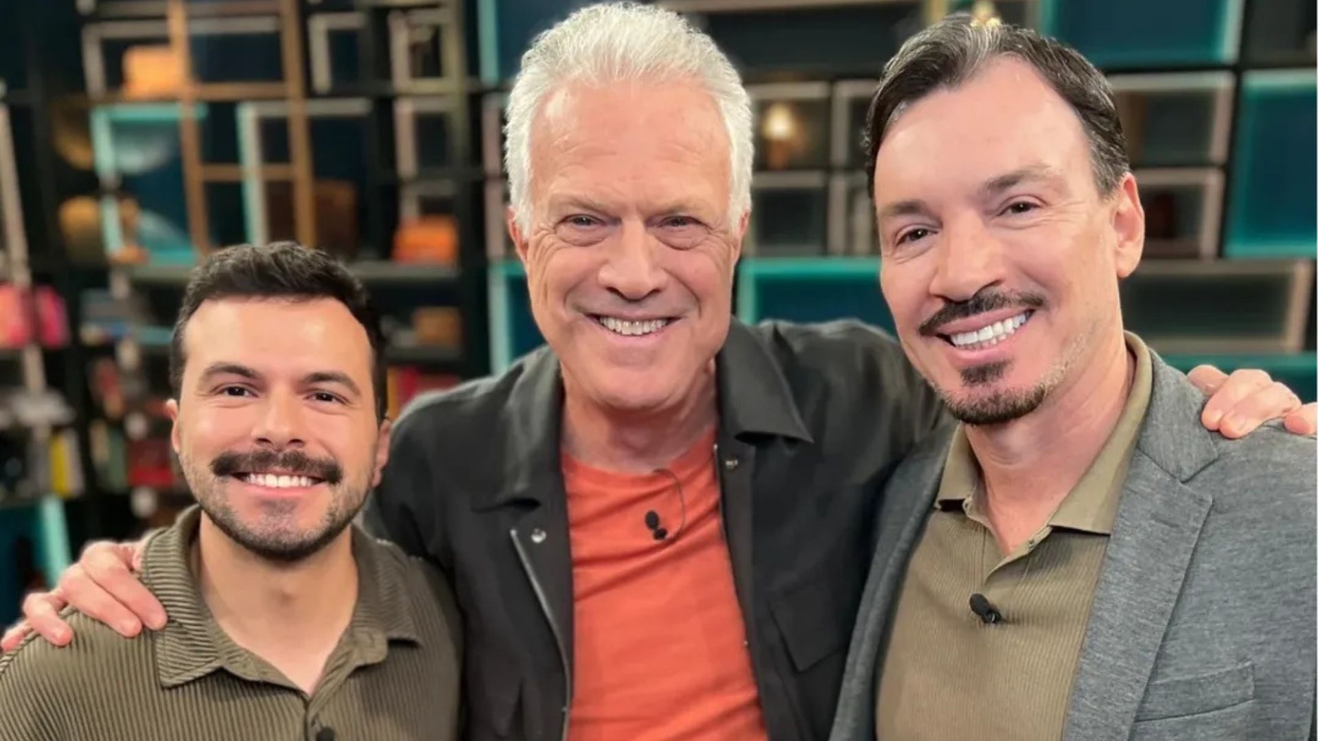 Emerson Ferretti ao lado dos jornalistas João Abel e Pedro Bial | Foto: reprodução/Instagram