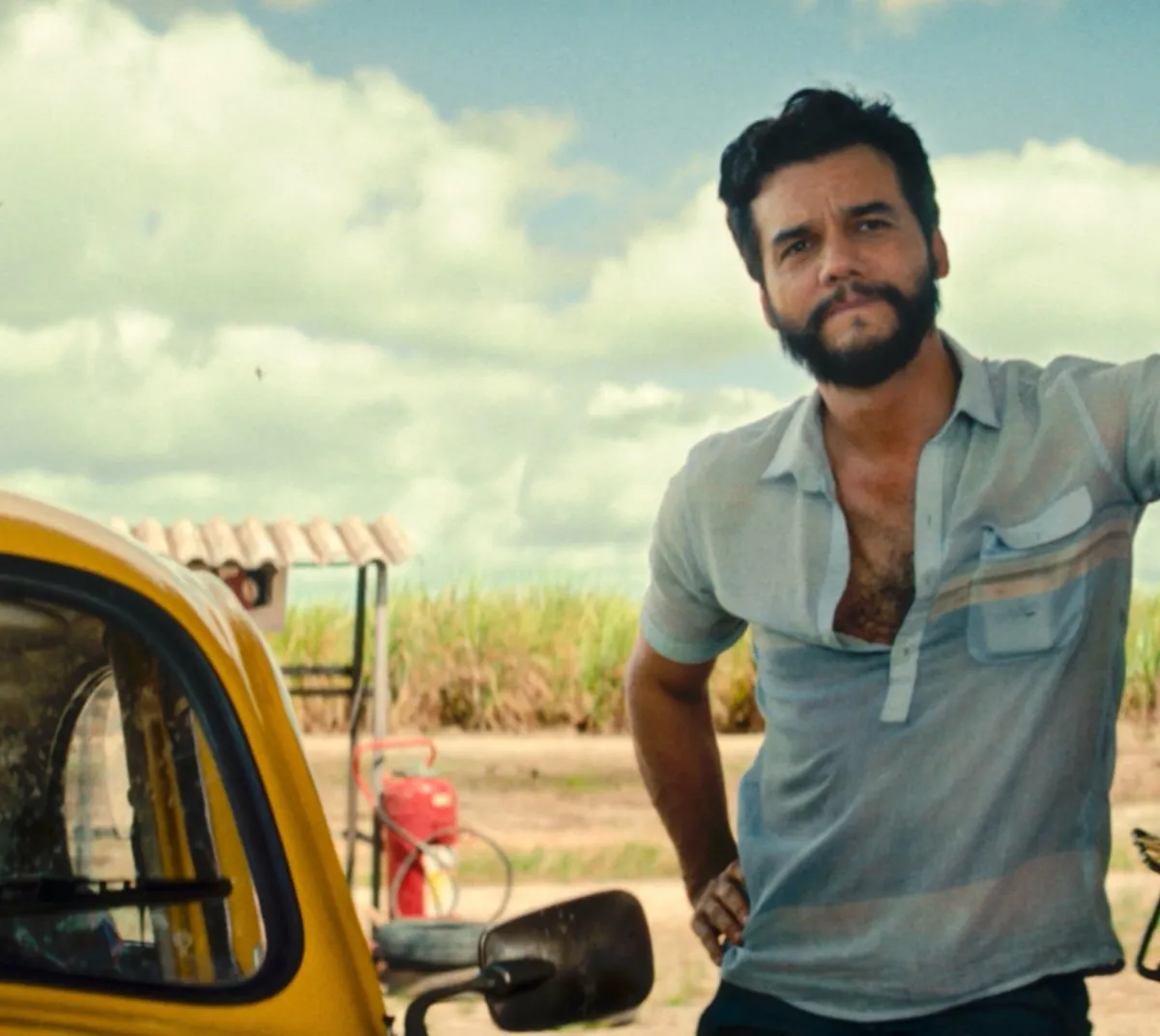 Ambientado nos anos 1970, O Agente Secreto acompanha Marcelo, interpretado por Wagner Moura, um pesquisador que retorna a Recife após um período fora do país. | Foto: Divulgação