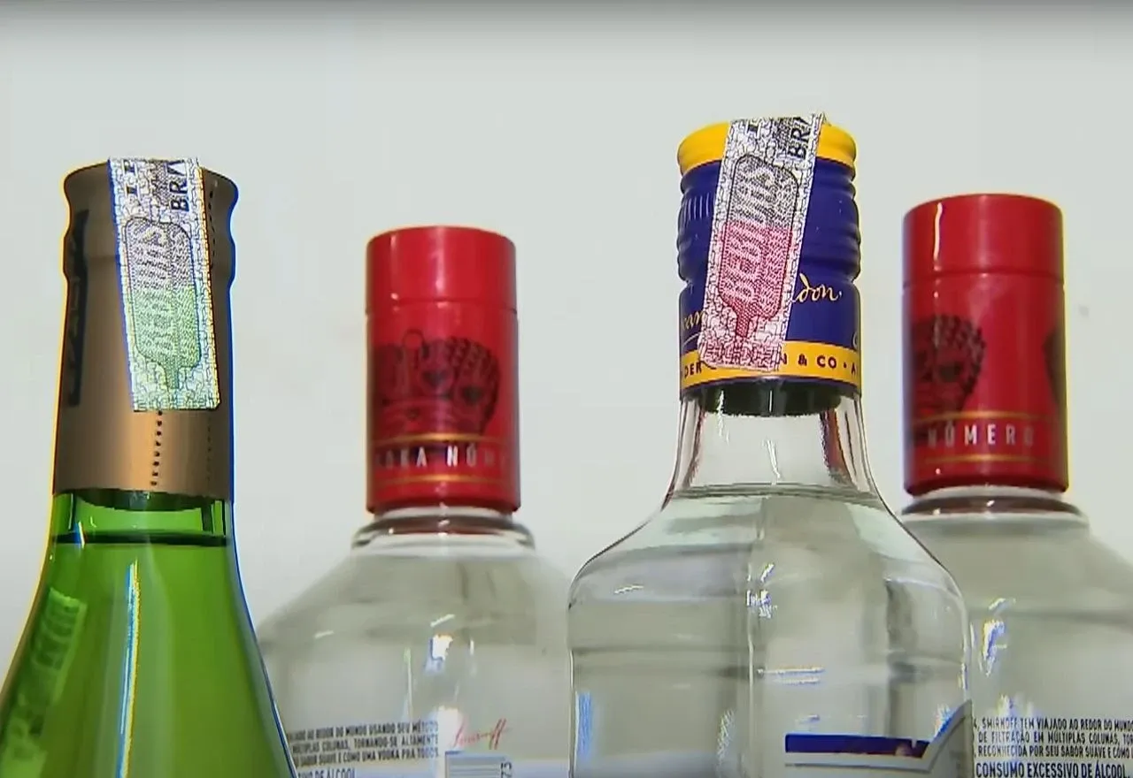 Casos De Bebidas Adulteradas Com Metanol Estão Em Investigação  Sbt