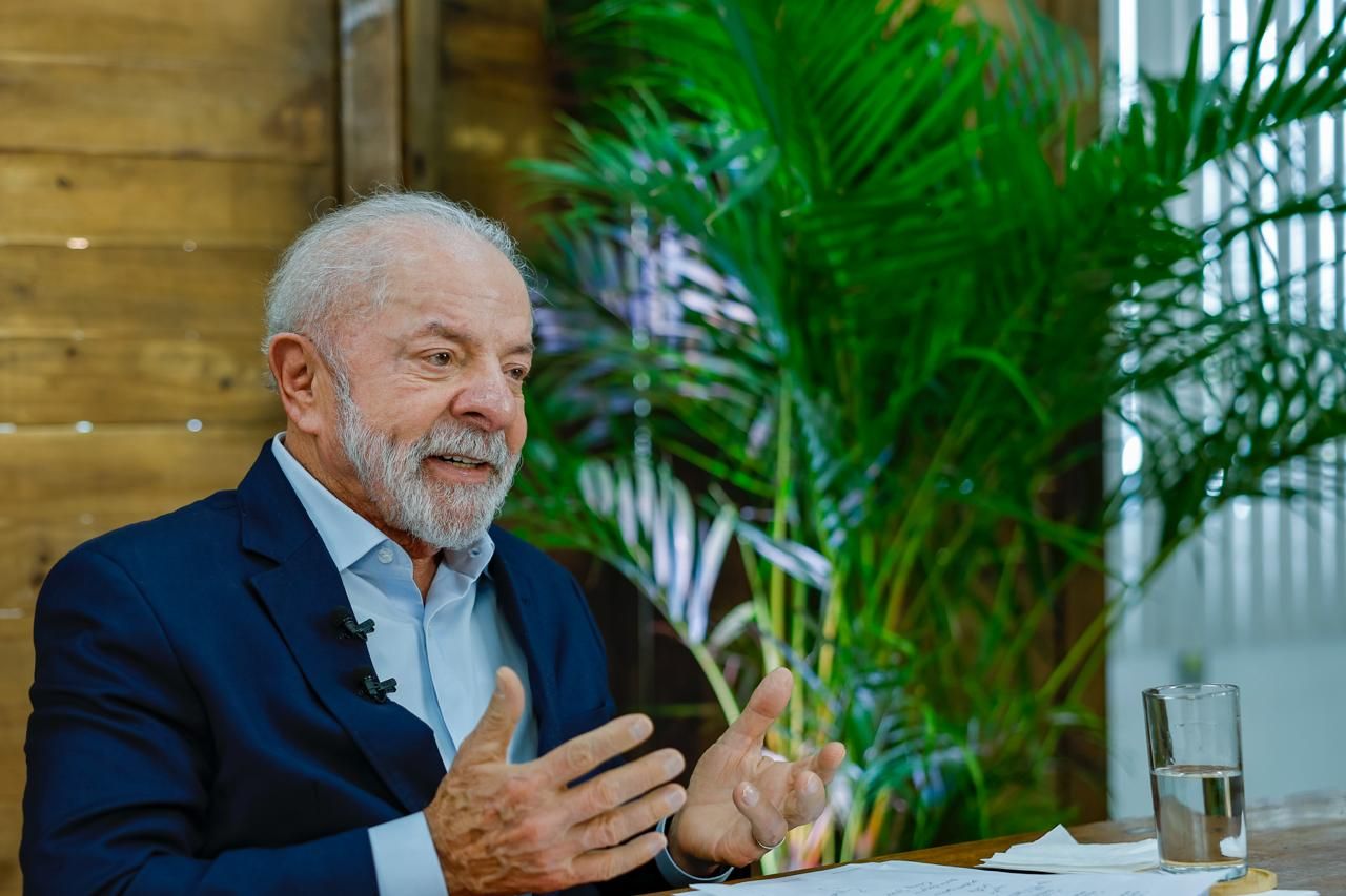 Ao jornalista Pablo Reis, Lula refor&ccedil;ou a import&acirc;ncia da aprova&ccedil;&atilde;o da PEC da Seguran&ccedil;a P&uacute;blica no combate ao crime organizado. | Foto: Ricardo Stuckert/Divulga&ccedil;&atilde;o