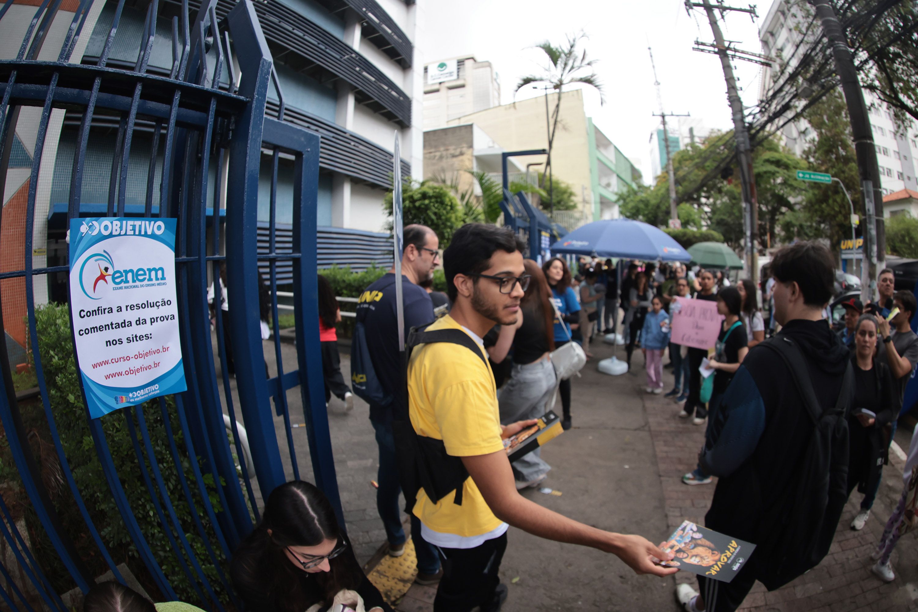 A saída sem o caderno de provas será permitida a partir das 15h30. | Foto: Paulo Pinto/Agência Brasil