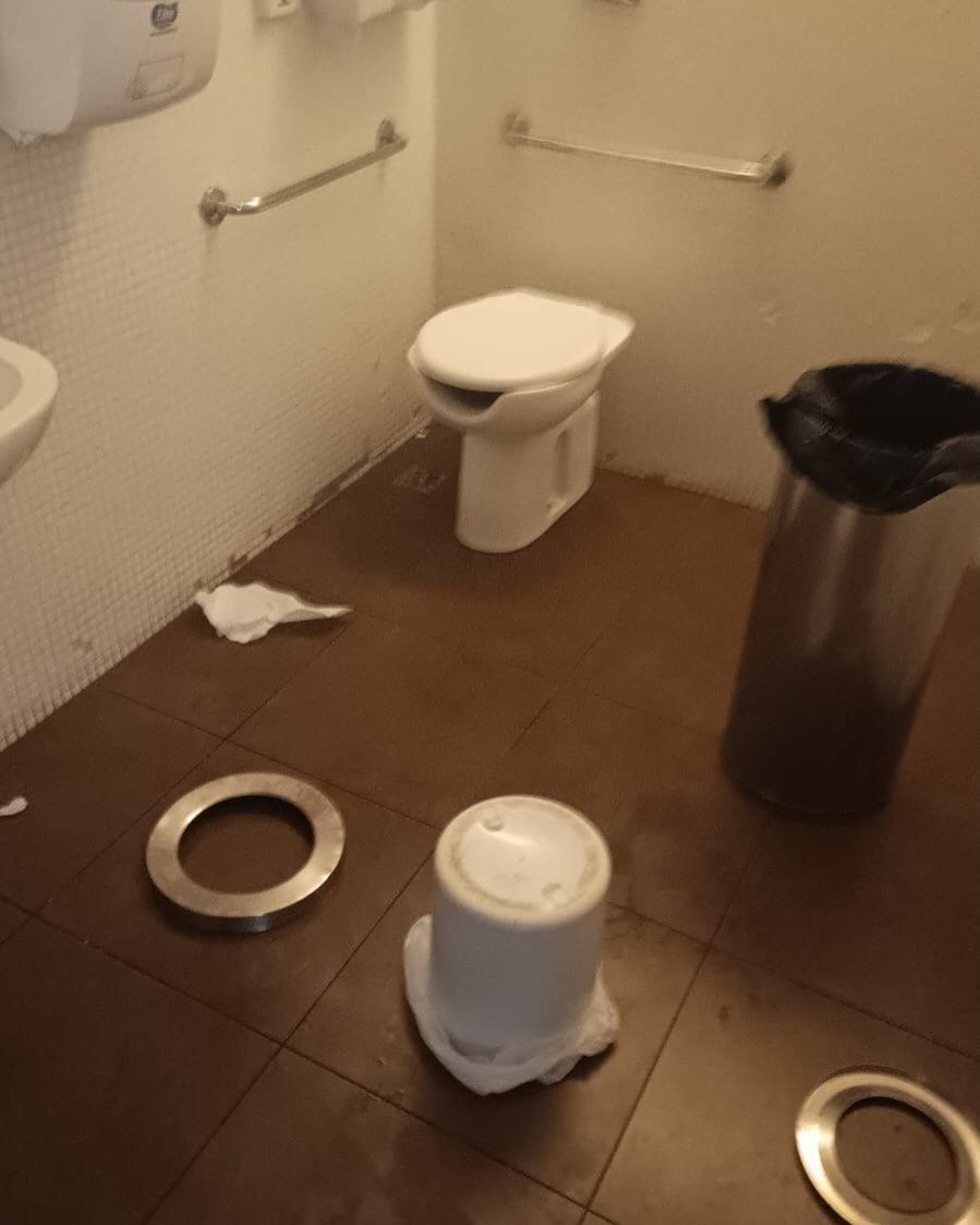 A dire&ccedil;&atilde;o do Cine Glauber Rocha afirmou que a decis&atilde;o de controlar o acesso ao terra&ccedil;o foi tomada ap&oacute;s registros de depreda&ccedil;&atilde;o. | Foto: Redes Sociais/Cine Glauber Rocha