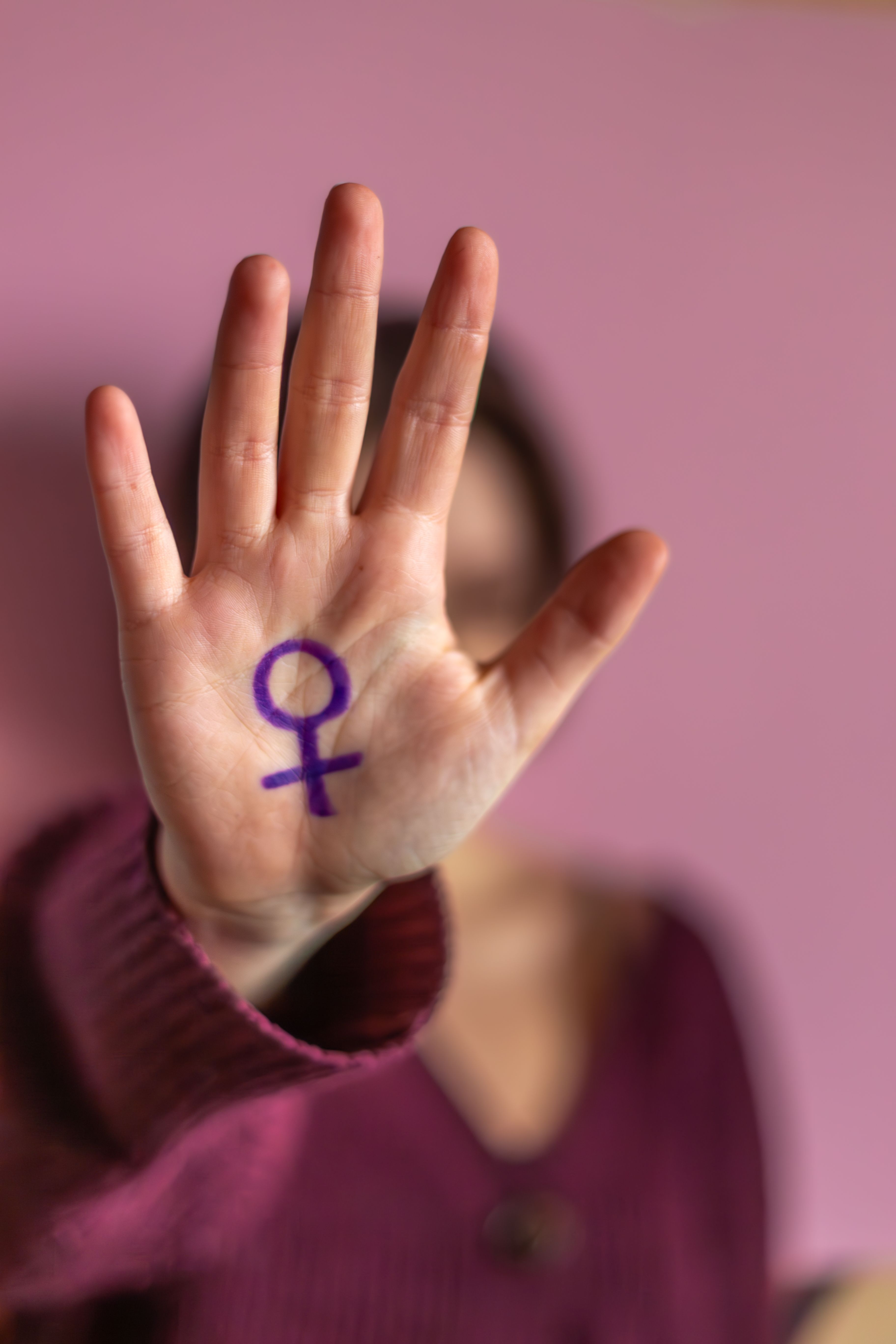 O texto tamb&eacute;m estabelece o aumento das puni&ccedil;&otilde;es para crimes contra a honra praticados contra mulheres. | Foto: Ilustrativa/FreePik