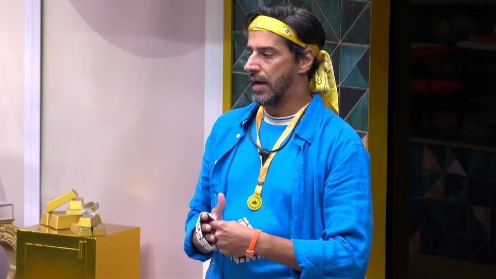 O L&iacute;der Alberto Cowboy definiu os cinco participantes que ficam Na Mira do L&iacute;der para a forma&ccedil;&atilde;o do primeiro Pared&atilde;o do BBB 26. | Foto: Reprodu&ccedil;&atilde;o/Globoplay