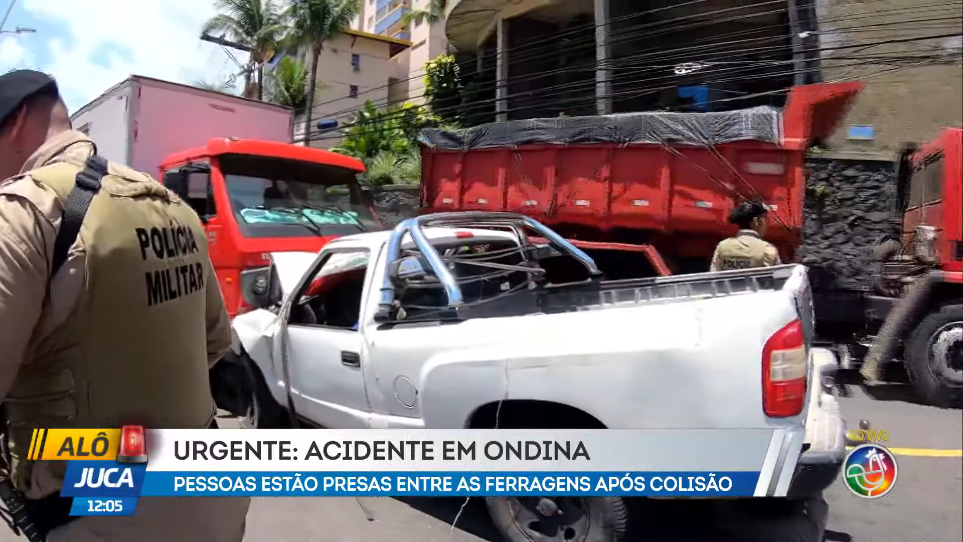 Uma colis&atilde;o frontal entre um carro e um caminh&atilde;o deixou duas pessoas presas entre as ferragens. | Foto: Reprodu&ccedil;&atilde;o/TV Aratu
