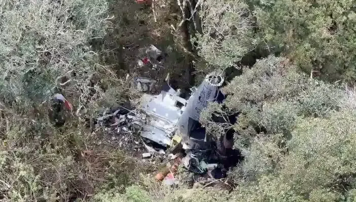 Um vídeo mostra os destroços do helicóptero em que estava o cantor Rick, da dupla sertaneja Rick & Renner, encontrado nesta terça-feira (22). | Foto: Redes Sociais