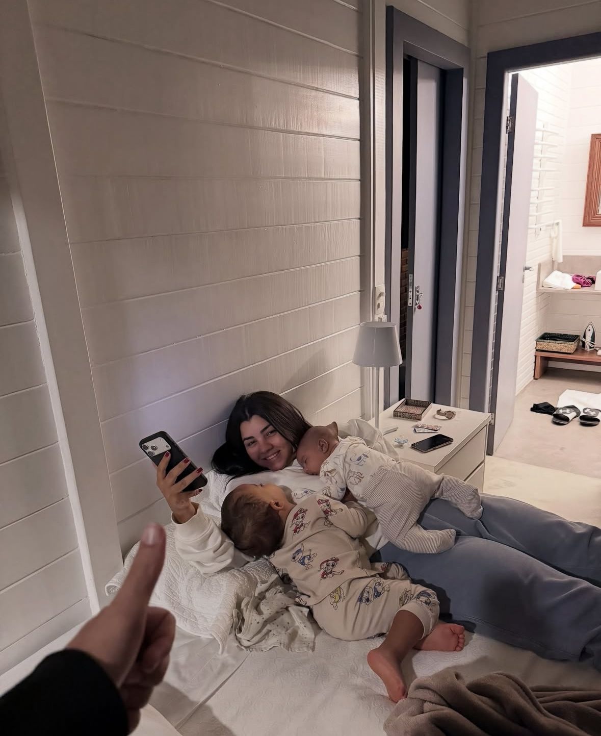 Segundo Ary, o menino teve um vazamento na fralda e sujou completamente o carrinho. | Foto: Redes Sociais