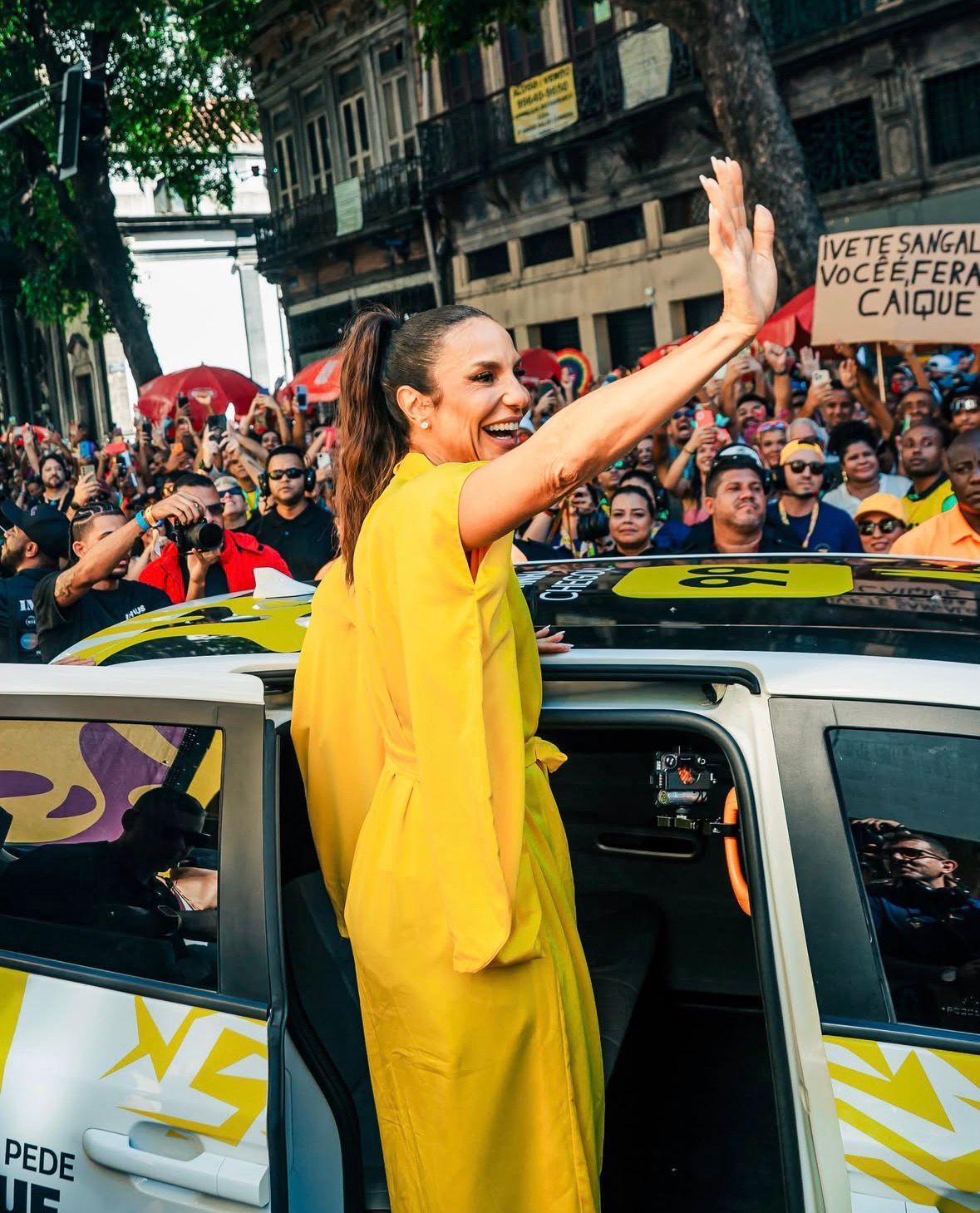 Al&eacute;m da apresenta&ccedil;&atilde;o musical, Ivete protagonizou momentos de descontra&ccedil;&atilde;o e aten&ccedil;&atilde;o &agrave; seguran&ccedil;a do p&uacute;blico. | Foto: Redes Sociais