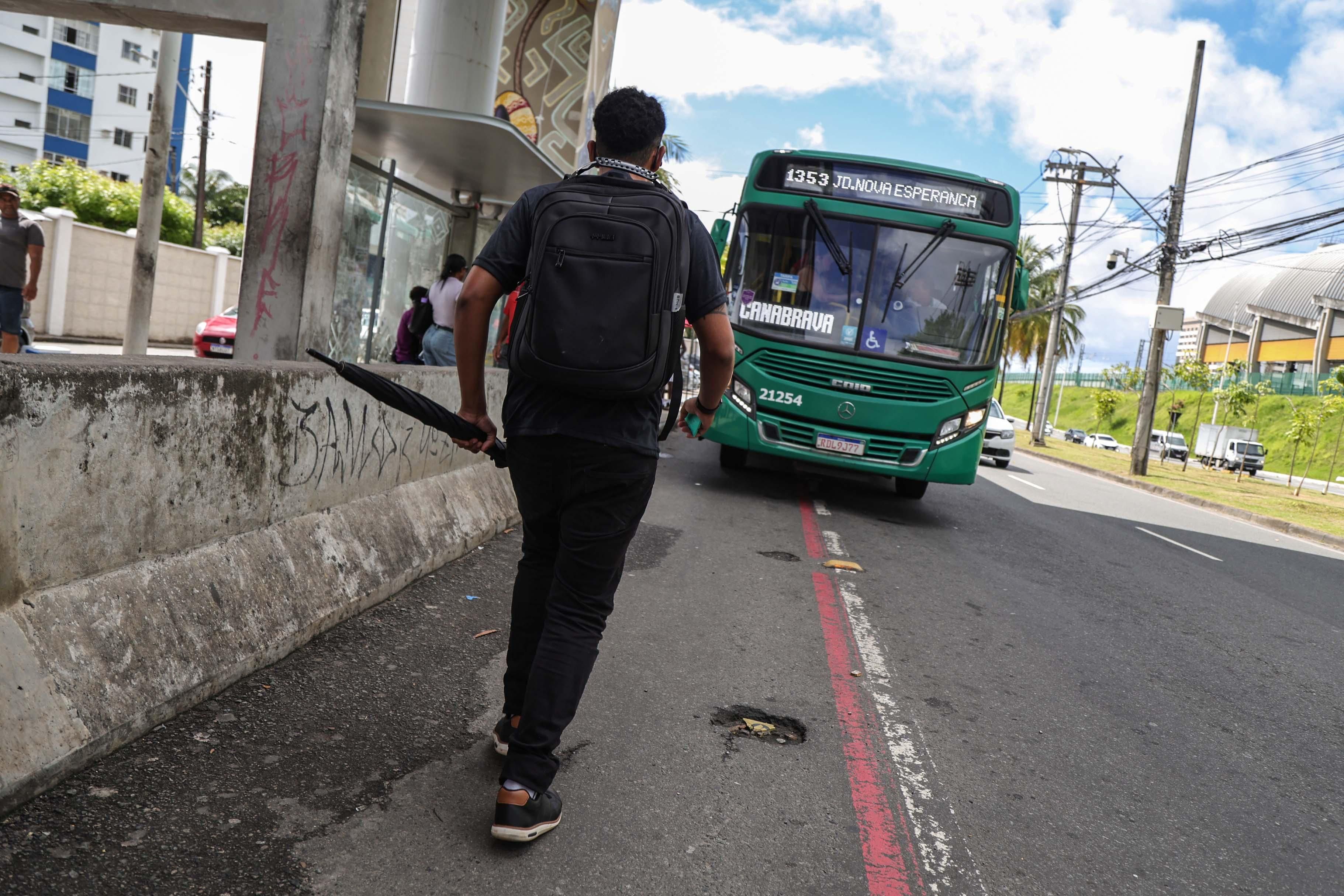 A greve dos rodovi&aacute;rios foi encerrada ap&oacute;s assembleia da categoria que aprovou a proposta apresentada pelos empres&aacute;rios. | Foto: Bruno Concha/Secom PMS