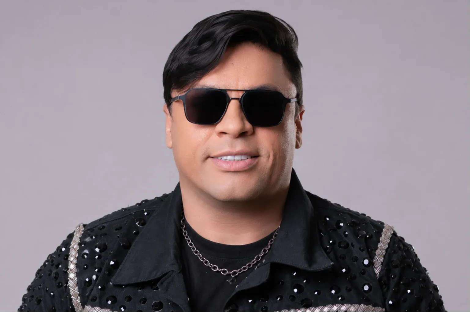 O ex-vocalista da Cavaleiros do Forró passou mal em casa e, segundo pessoas próximas, foi vítima de um infarto fulminante. | Foto: Redes Sociais