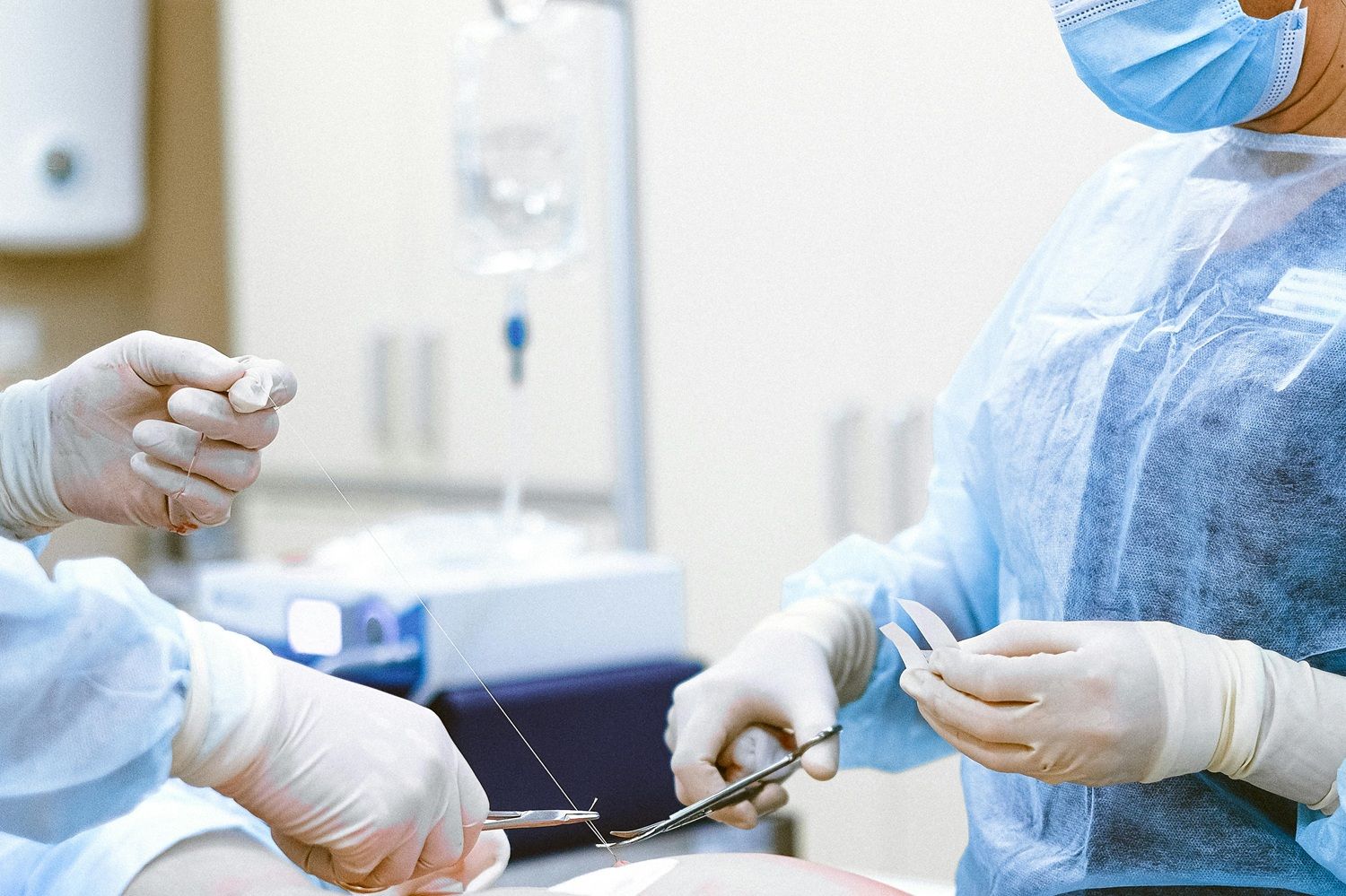 Segundo o processo, outro médico entrou na sala e flagrou os dois em uma cena íntima. | Foto: Ilustrativa/Pexels