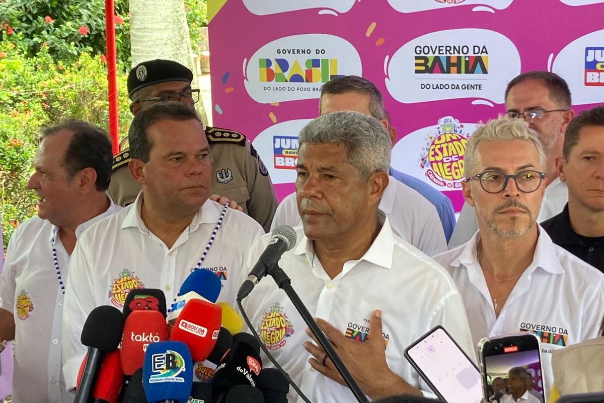 Em coletiva de imprensa, Jer&ocirc;nimo Rodrigues (PT) comenta visita de Lula ao Carnaval de Salvador. Foto: Matheus Caldas / Aratu On