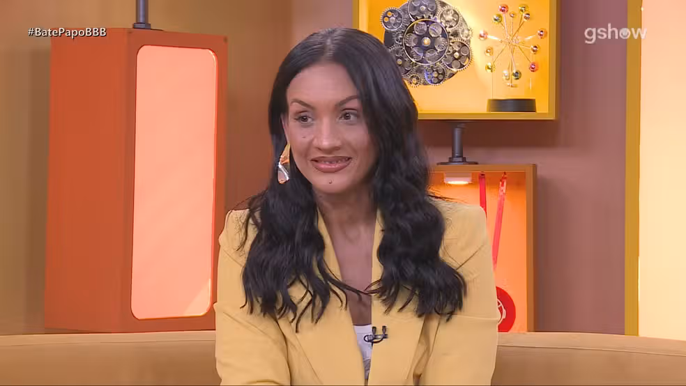 Eliminada do&nbsp;BBB 26&nbsp;com 63,21% dos votos, Maxiane assistiu a um compilado de cenas de Jonas Sulzbach com Marciele. | Foto: Gshow