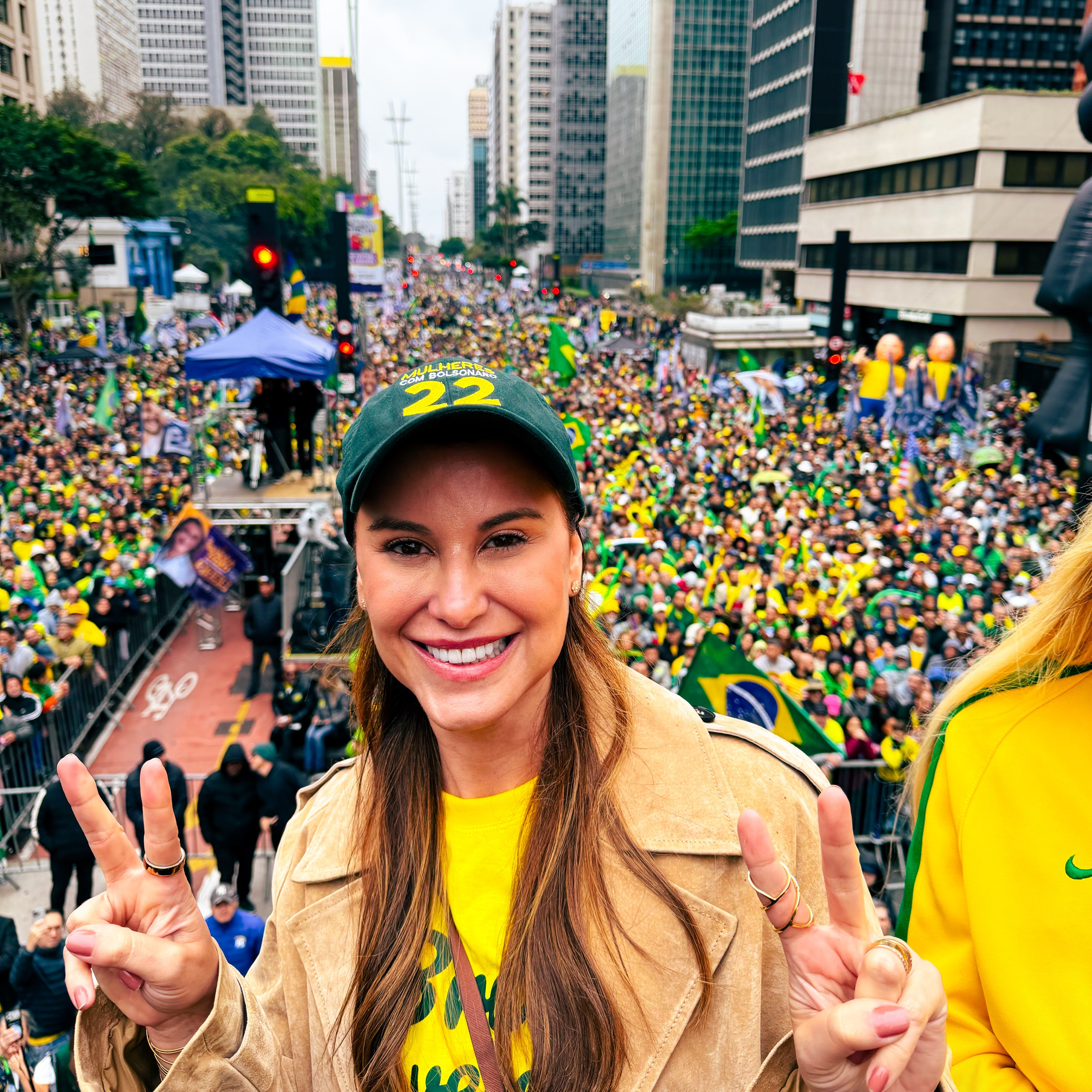 Fernanda Antunes Figueira Bolsonaro, esposa do senador e candidato à Presidência da República Flávio Bolsonaro (PL), ganhou projeção nacional durante a campanha eleitoral de 2026. | Foto: Redes Sociais