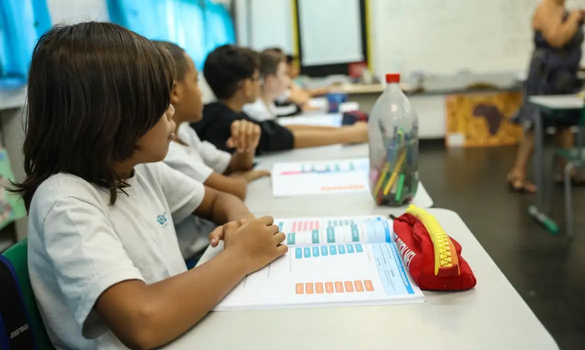 De acordo com a Portaria MEC Nº 642/2025, a aplicabilidade do programa de ensino da democracia abrange toda a educação básica. Foto: Tomaz Silva / Agência Brasil