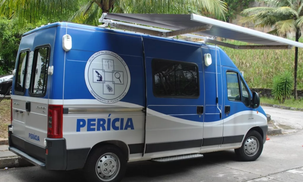 A principal suspeita &eacute; de que a descarga tenha ocorrido ap&oacute;s contato com uma tomada instalada na parte inferior de um fog&atilde;o. | Foto: Divulga&ccedil;&atilde;o/SSP-BA
