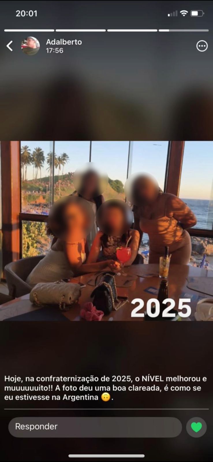 O agressor comemorou a prevalência de funcionárias brancas. | Foto: Redes Sociais