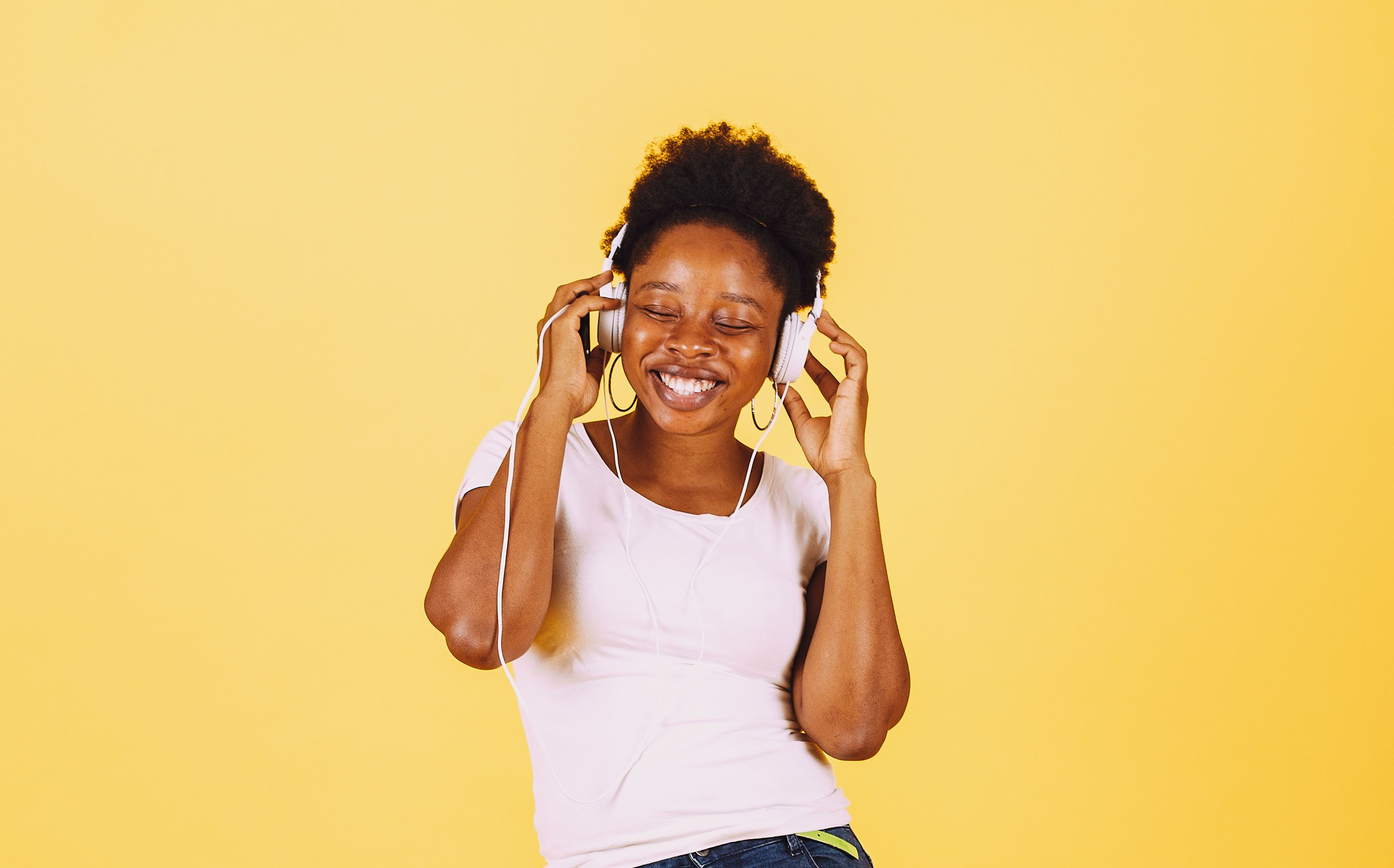 Ouvir m&uacute;sica pode ser uma aliada para lidar com as emo&ccedil;&otilde;es, especialmente em momentos de estresse, ansiedade e tristeza. | Foto: Ilustrativa/Pexels