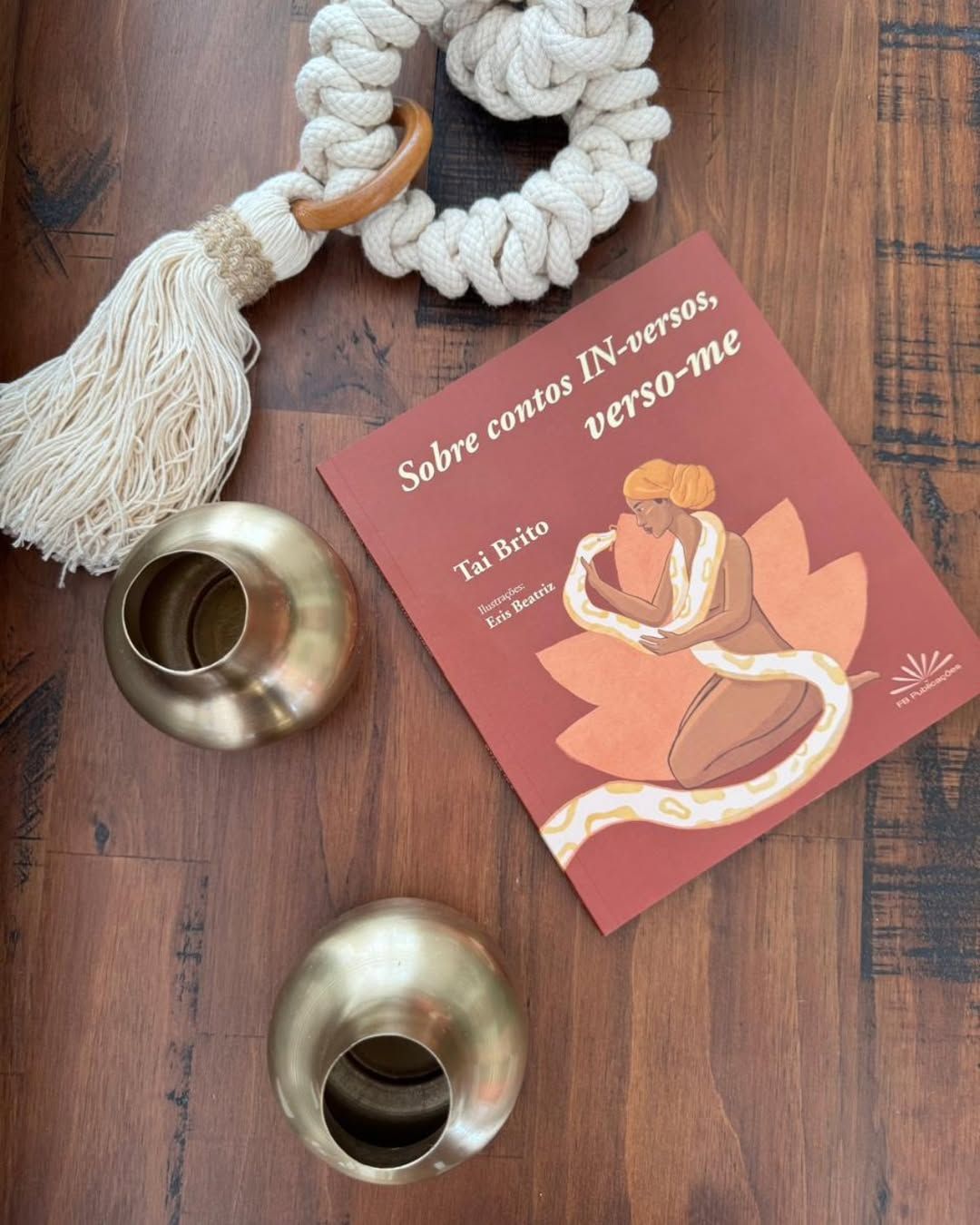 A obra re&uacute;ne poemas que conduzem o leitor por um caminho sens&iacute;vel entre palavra e sil&ecirc;ncio. | Foto: Redes Sociais