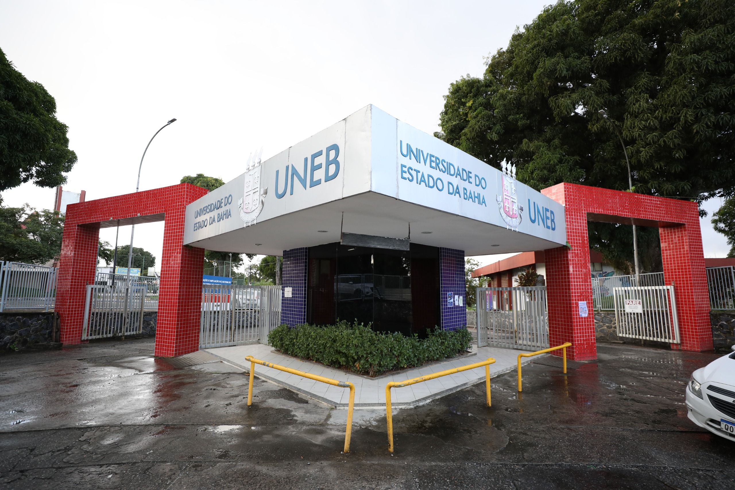 Professores da Uneb aprovaram a paralisa&ccedil;&atilde;o das atividades acad&ecirc;micas para a pr&oacute;xima quarta-feira (20). | Foto: Divulga&ccedil;&atilde;o/Uneb