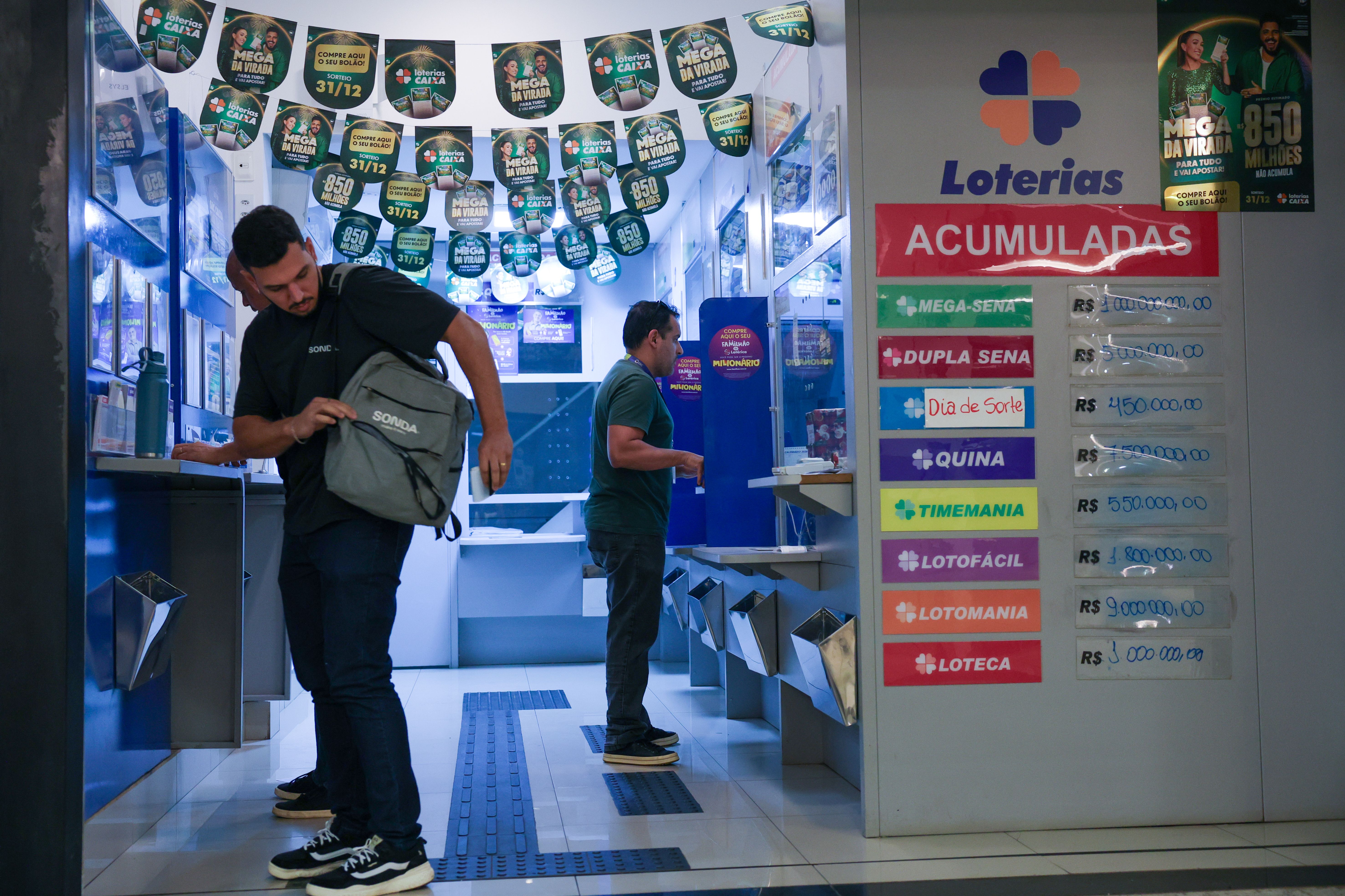 Al&eacute;m dos ganhadores do pr&ecirc;mio principal, 3.921 apostas acertaram a quina e receber&atilde;o R$ 11.931,42 cada. | Foto: Fabio Rodrigues-Pozzebom/Ag&ecirc;ncia Brasil