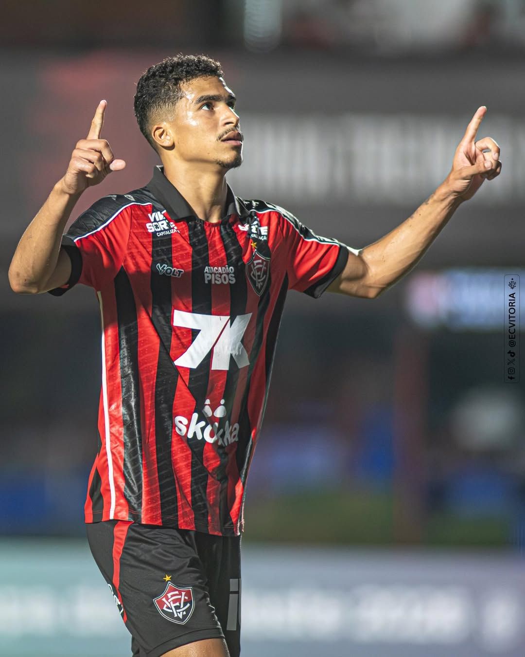 O Vit&oacute;ria chega embalado, ocupando a parte intermedi&aacute;ria da tabela e buscando se afastar da zona de rebaixamento. | Foto: Victor Ferreira/EC Vit&oacute;ria