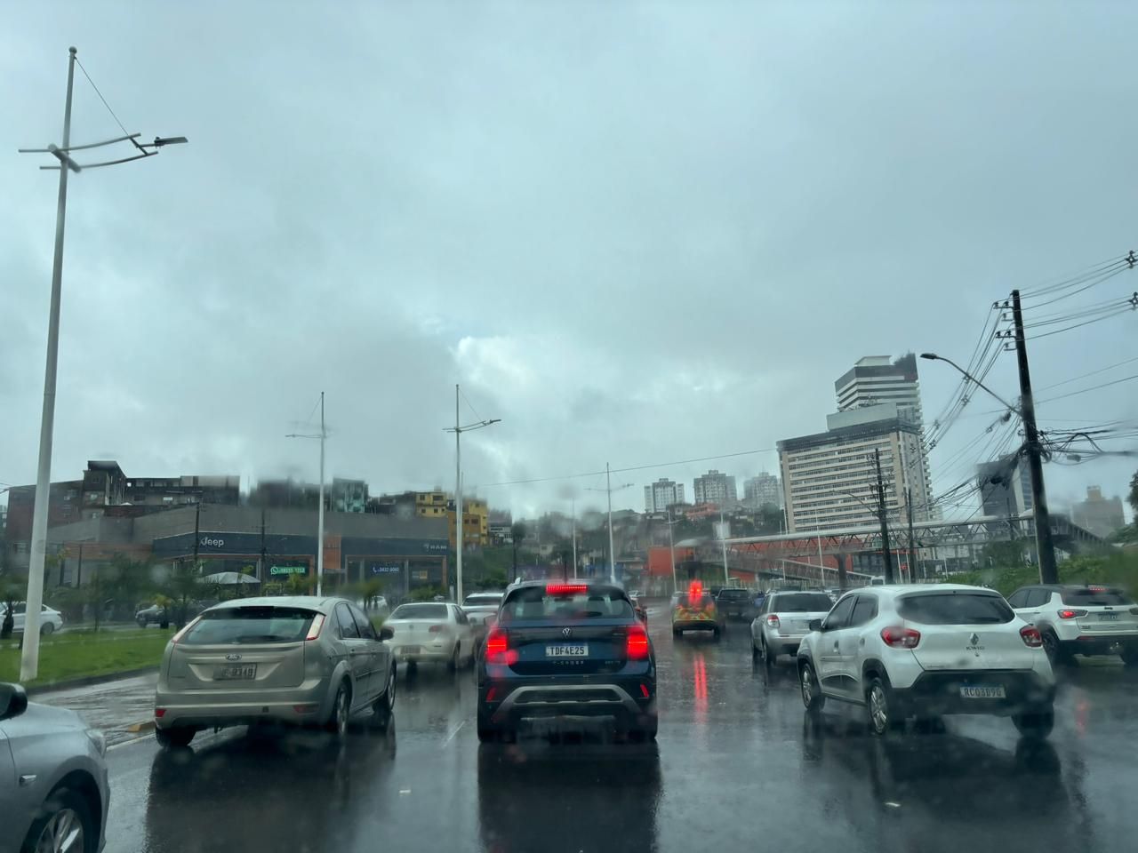 O alerta amarelo contempla todos os 417 municípios baianos, com previsão de até 50 mm de chuva por dia e ventos de até 60 km/h. | Foto: Bruna Castelo Branco/Aratu On
