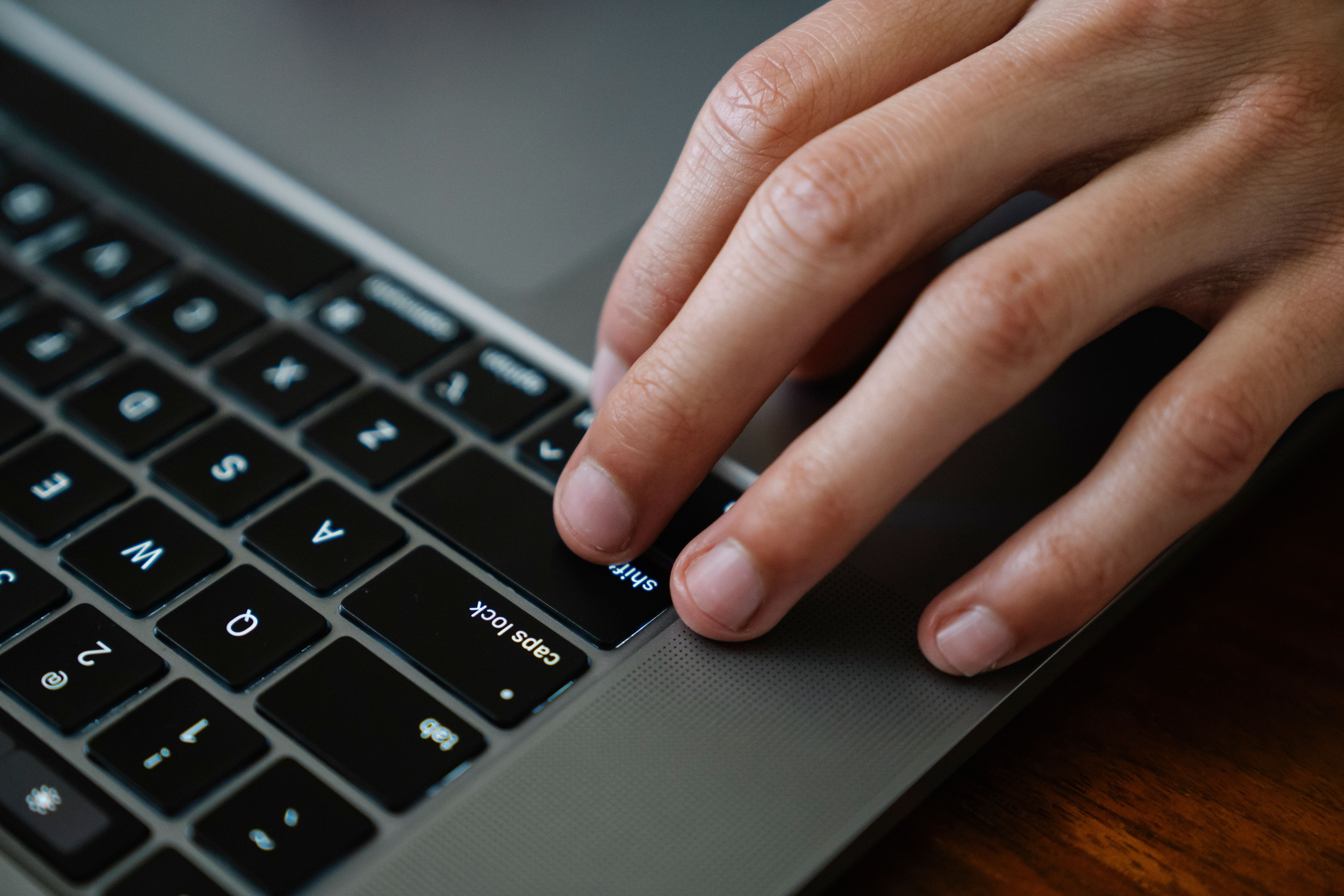 Os casos de viol&ecirc;ncia contra mulheres praticados no ambiente digital dispararam no Brasil em 2026. | Foto: Ilustrativa/Pexels