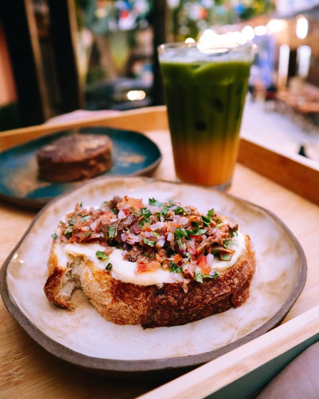 Localizada na Rua Fonte do Boi, no Rio Vermelho, a Casa Floresta propõe uma experiência voltada à conexão com a natureza. | Foto: Redes Sociais/@casaflorestaba