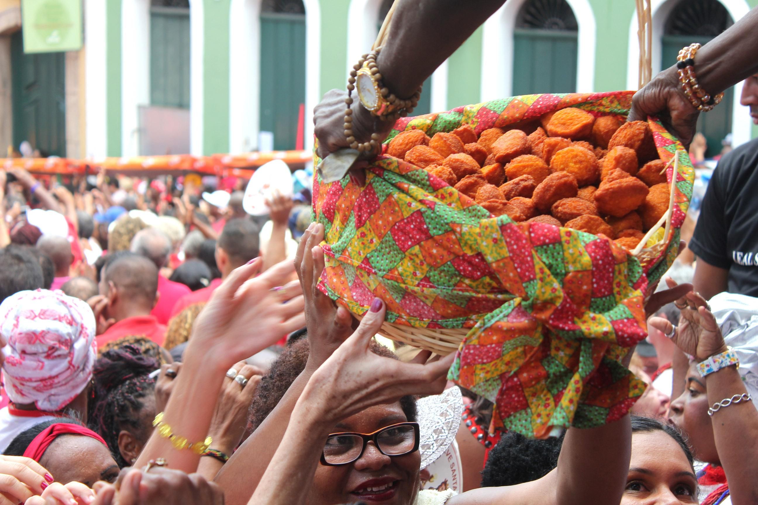 Barracas e restaurantes da região oferecem pratos tradicionais da culinária afro-baiana. | Foto: Bruno Concha/Secom PMS